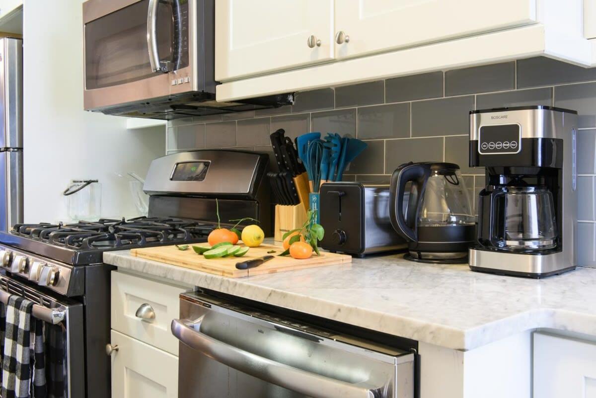 Apartment 39-1 Renovated 3br Prime Midtown West *