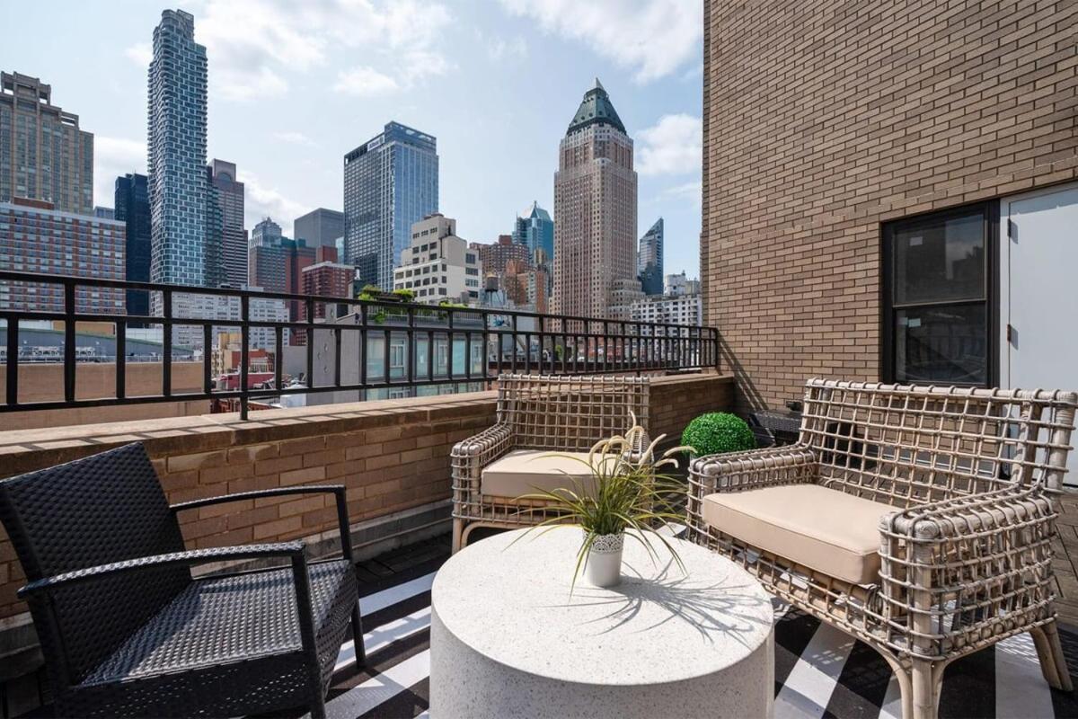 809-6a New 2br Private Roof & View * New York