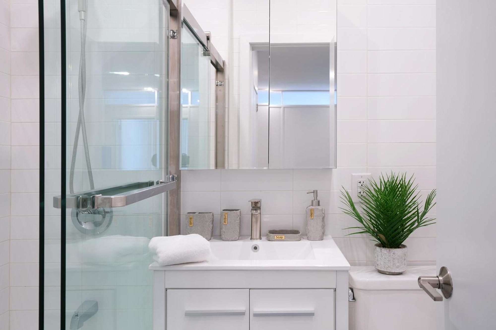 444-4f Newly Renovated 1br In Midtown West *