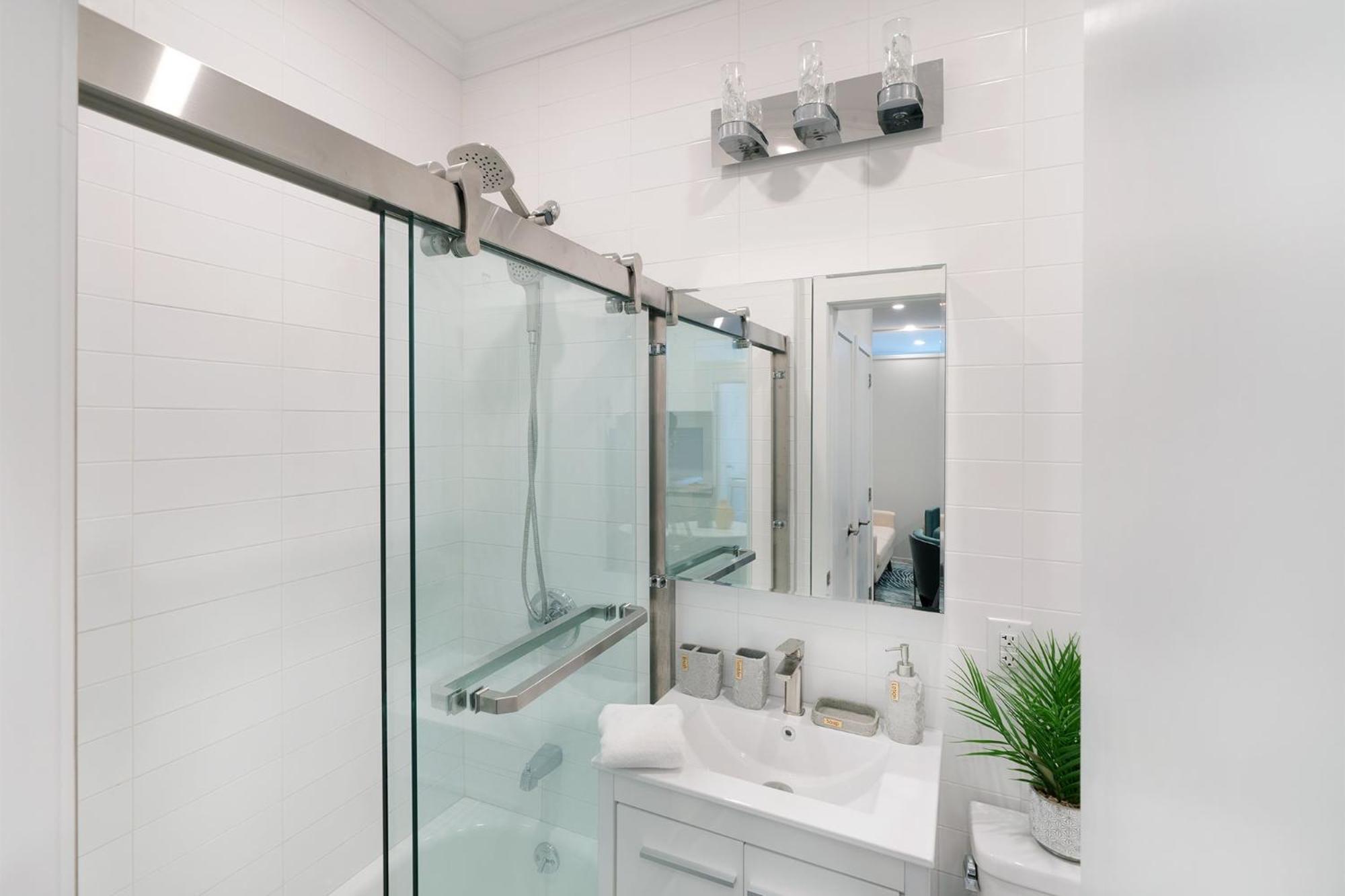 444-4f Newly Renovated 1br In Midtown West Apartment
