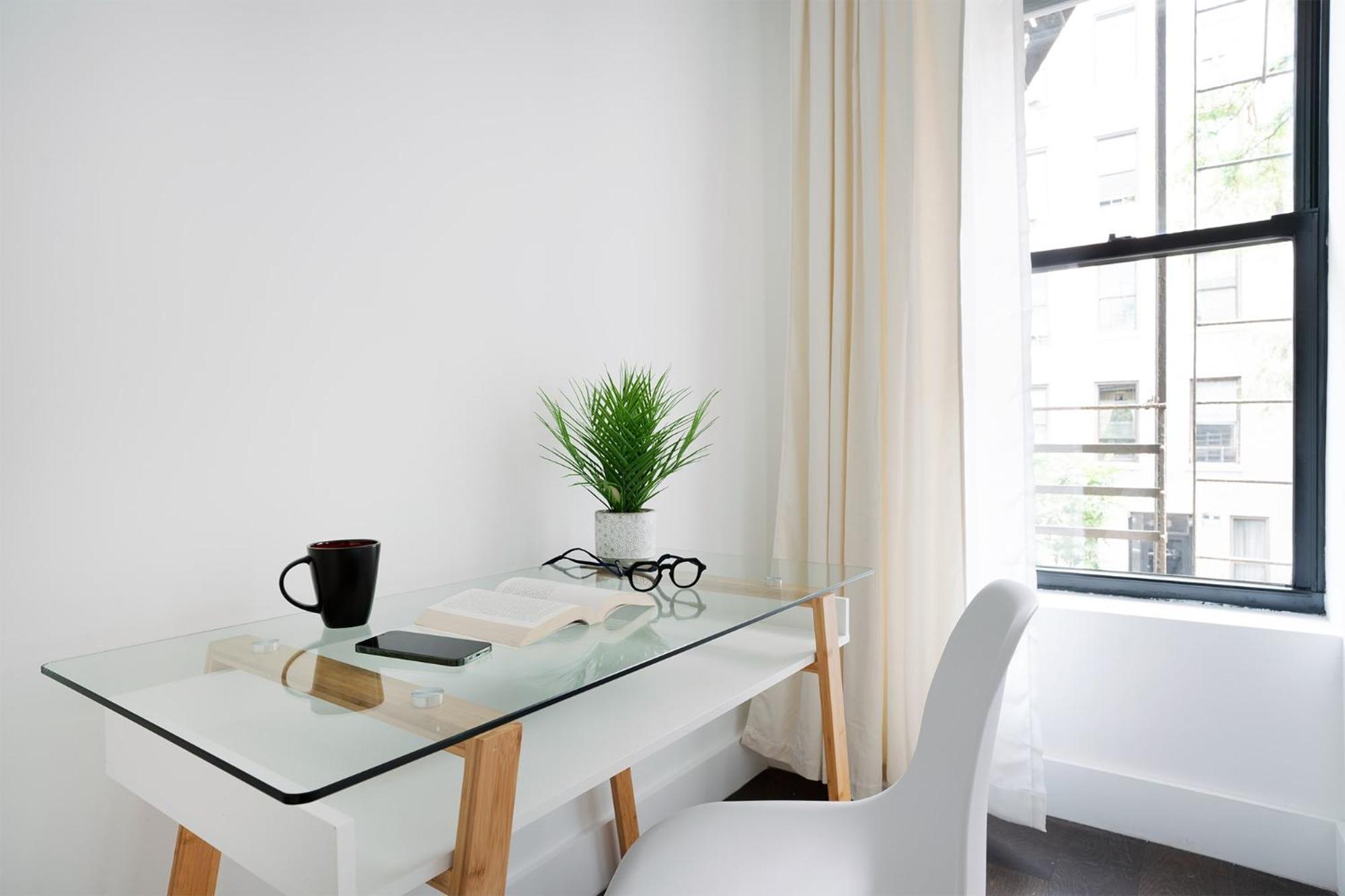 444-4f Newly Renovated 1br In Midtown West