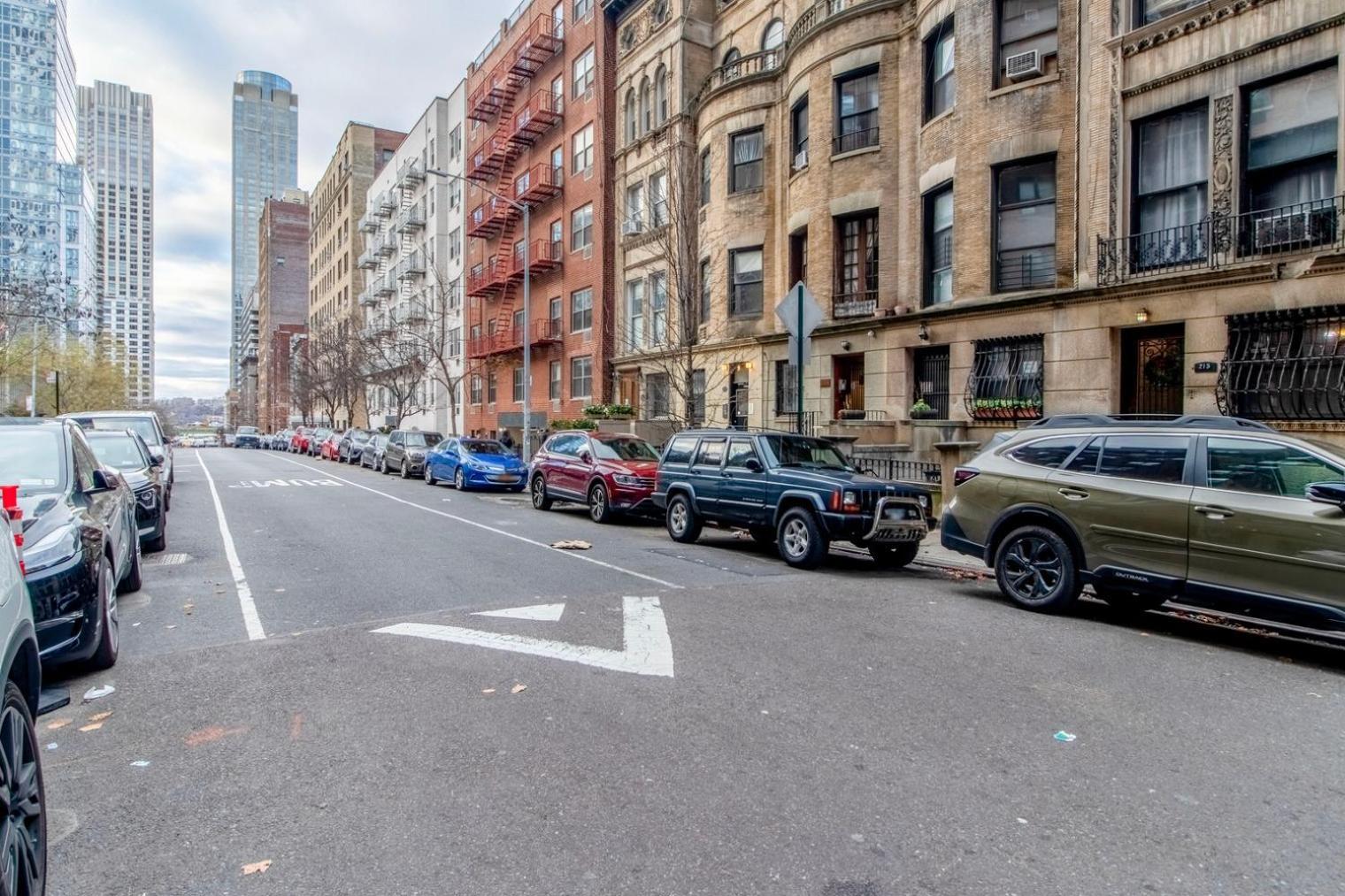 Upper W Side 1br W Gym By Lincoln Sq Nyc-331