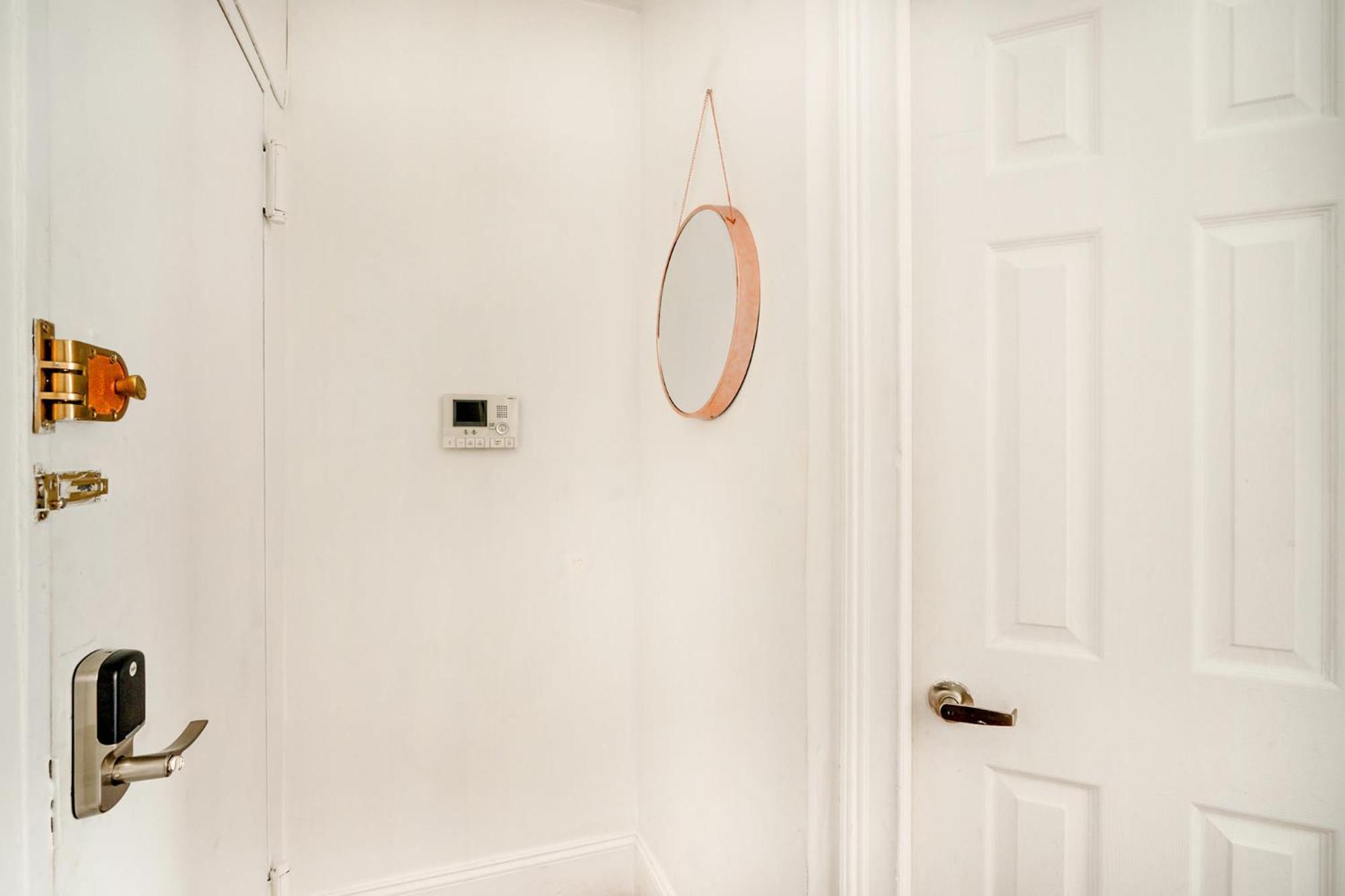 69-4d Trendy Lower East Side 1b Brand New Apartment