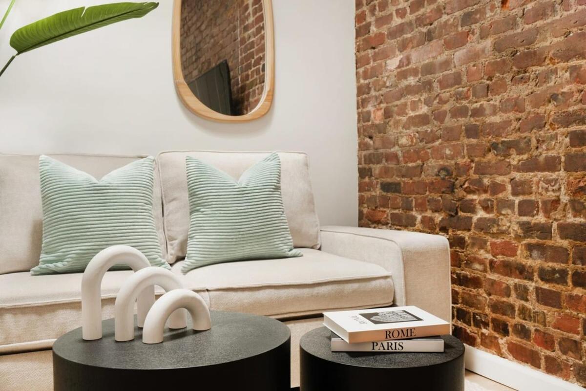 153-5a Charming 2br Les W D