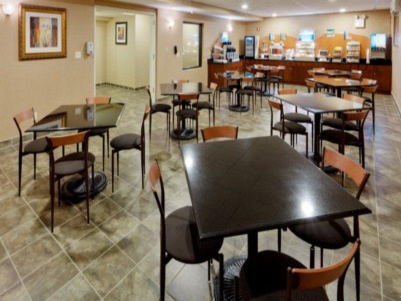 Hotel Express Staten Island West 3*