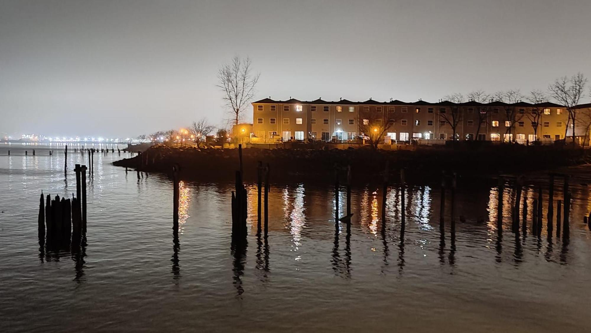 Waterfront Gem Duplex 3 Bedroom 2floor In Whitestone Bronx Free Parking Holiday home