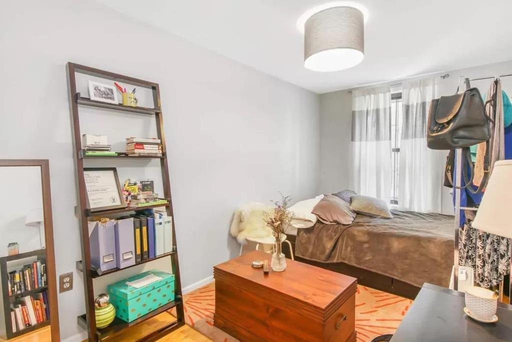 Private In 4 Bedroom Ground Near Subway Hospedagem domiciliar *