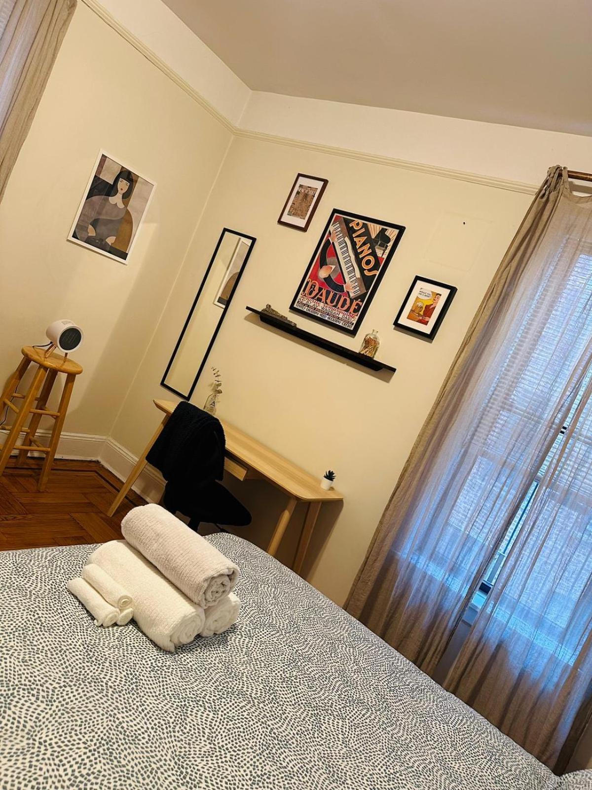 Sunnyside One Bedroom Apt Apartamento *