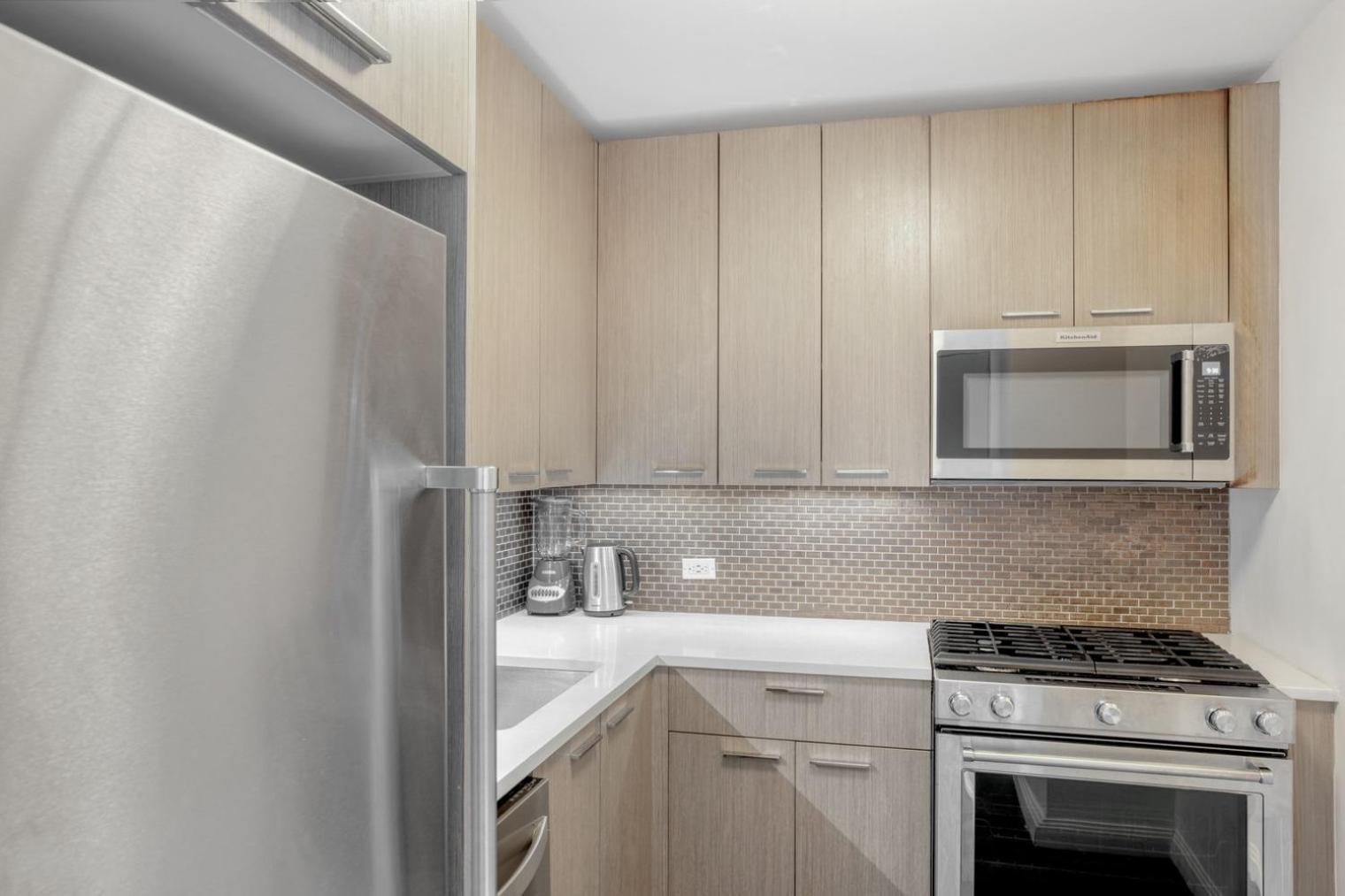Apartment Tribeca Studio W Tons Of Light Gym Pool Nyc-118 *