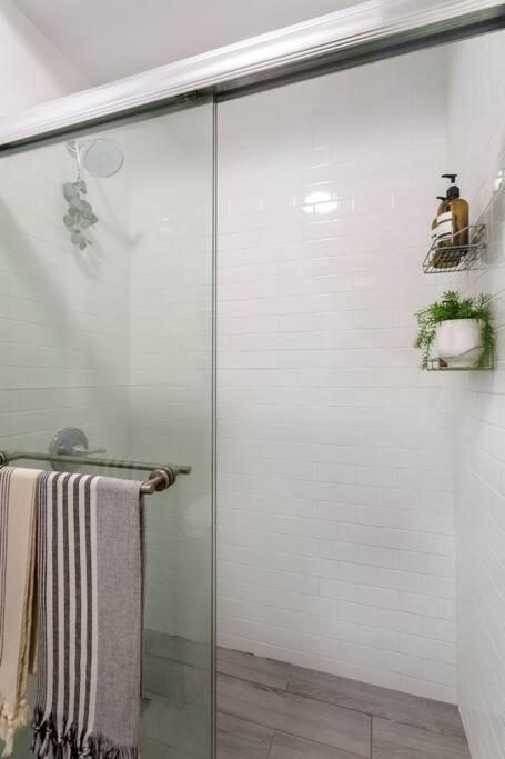 Bright Designer In Historic Harlem Apartamento