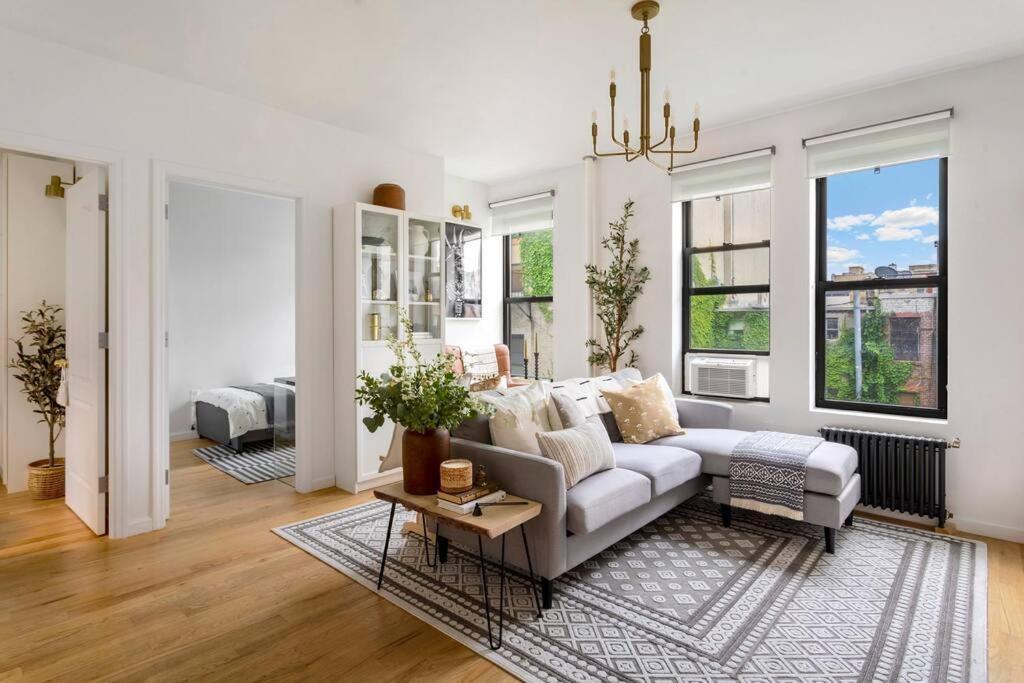 Bright Designer In Historic Harlem Apartamento