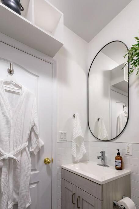 Bright Designer In Historic Harlem Apartamento *