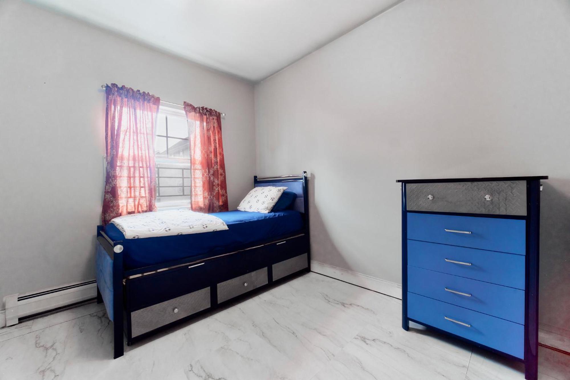 Holiday home Waterfront Gem Duplex 3 Bedroom 2floor In Whitestone Bronx Free Parking New York
