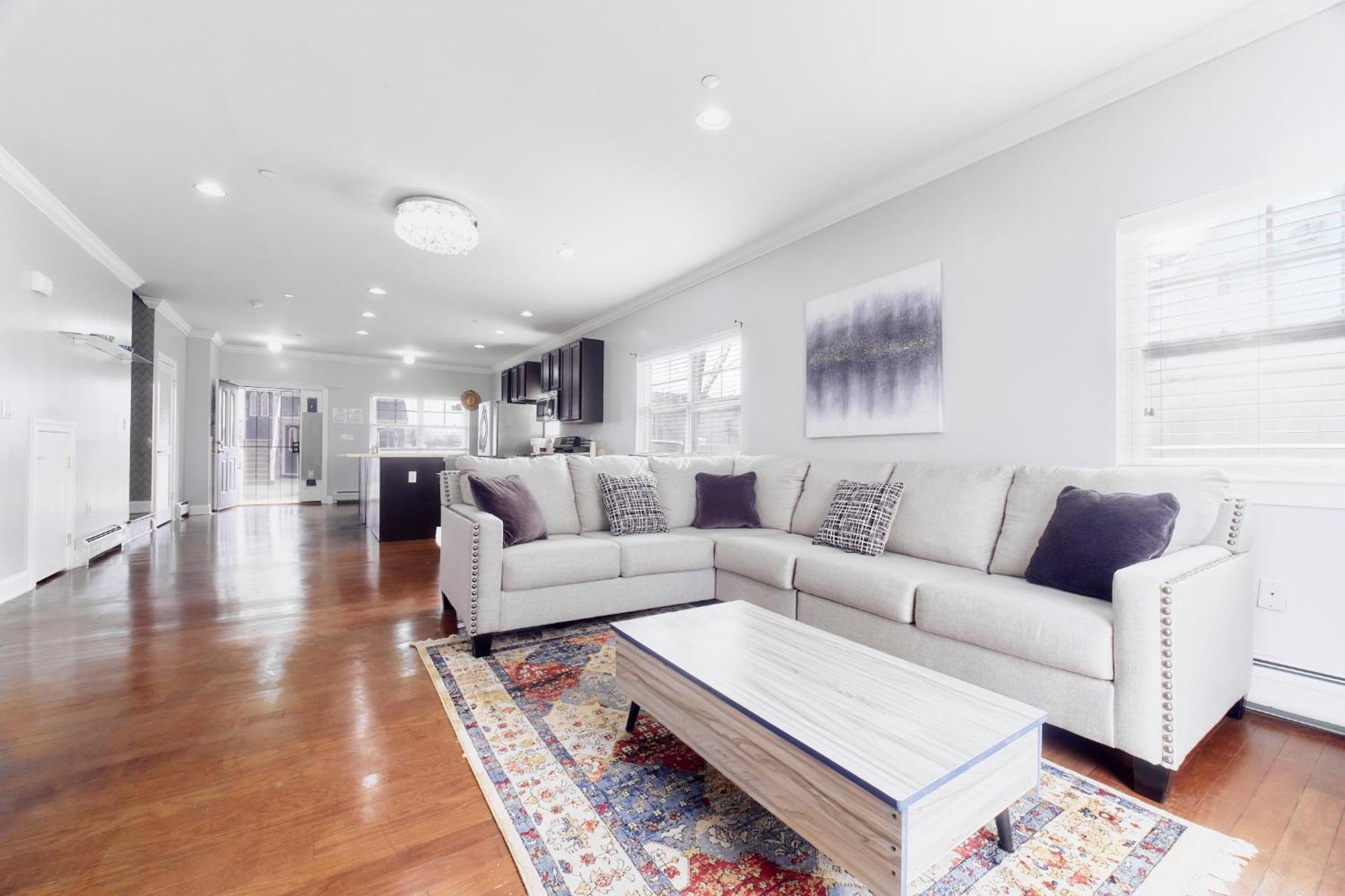 Holiday home Waterfront Gem Duplex 3 Bedroom 2floor In Whitestone Bronx Free Parking
