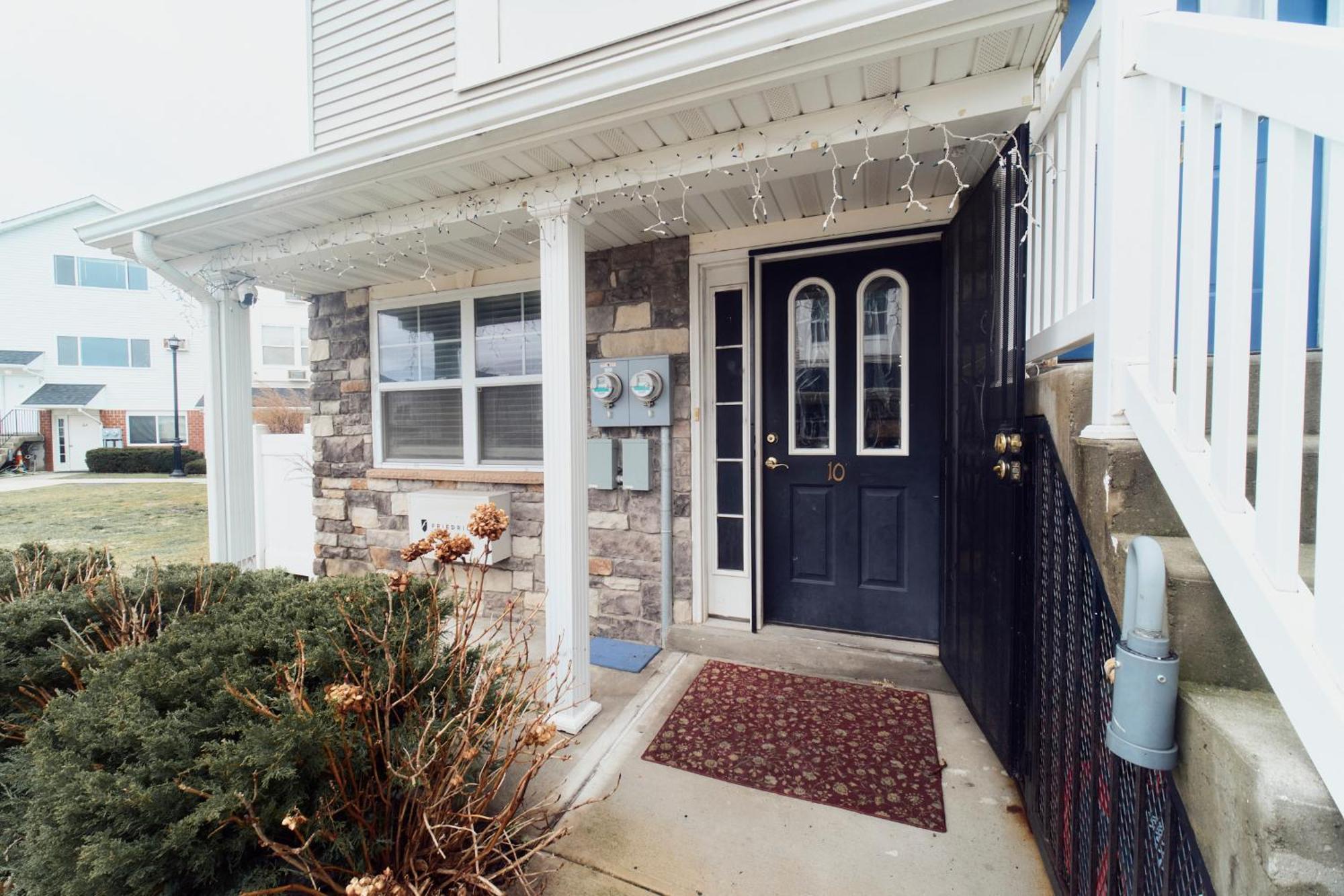 Holiday home Waterfront Gem Duplex 3 Bedroom 2floor In Whitestone Bronx Free Parking *