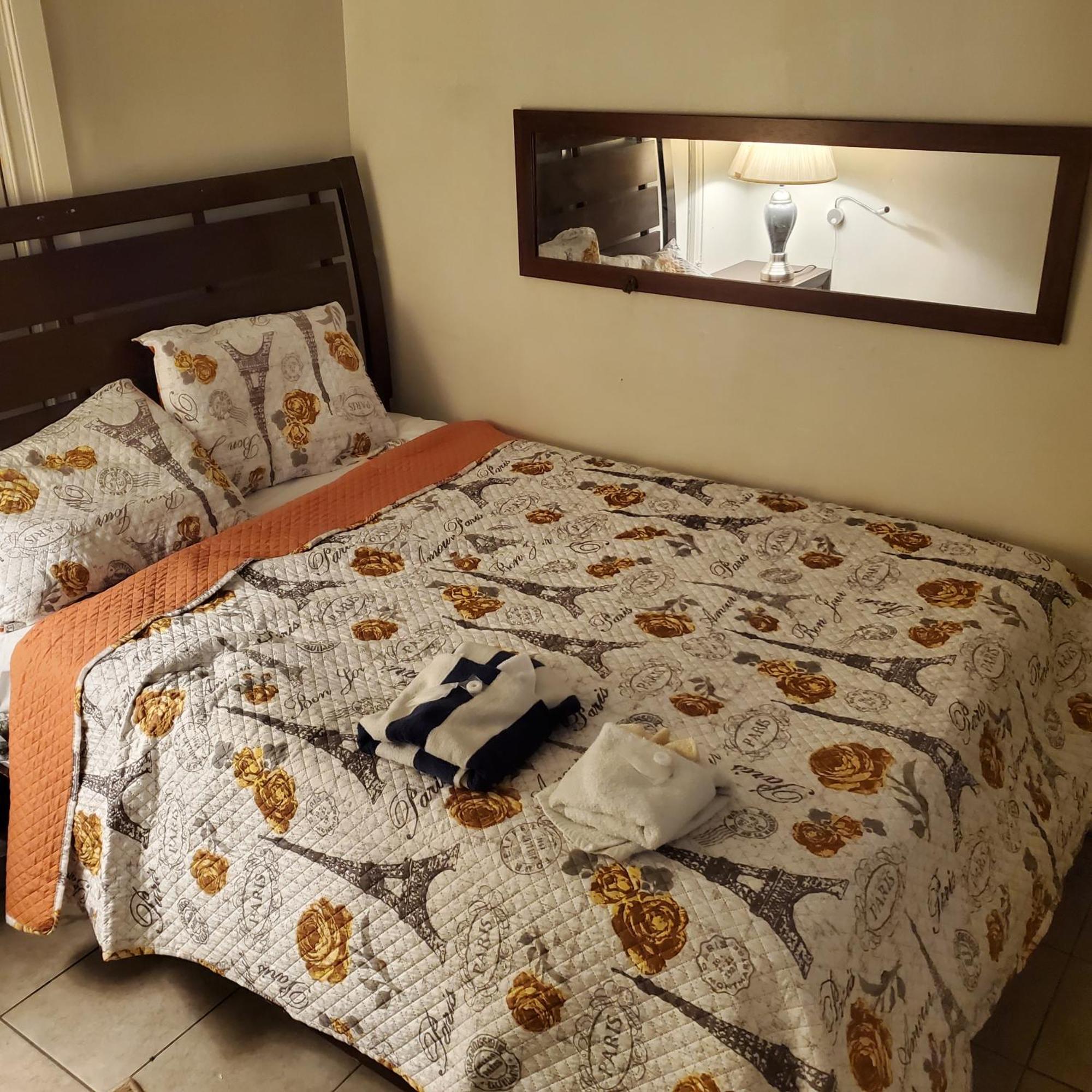 And One Bedroom Apartamento