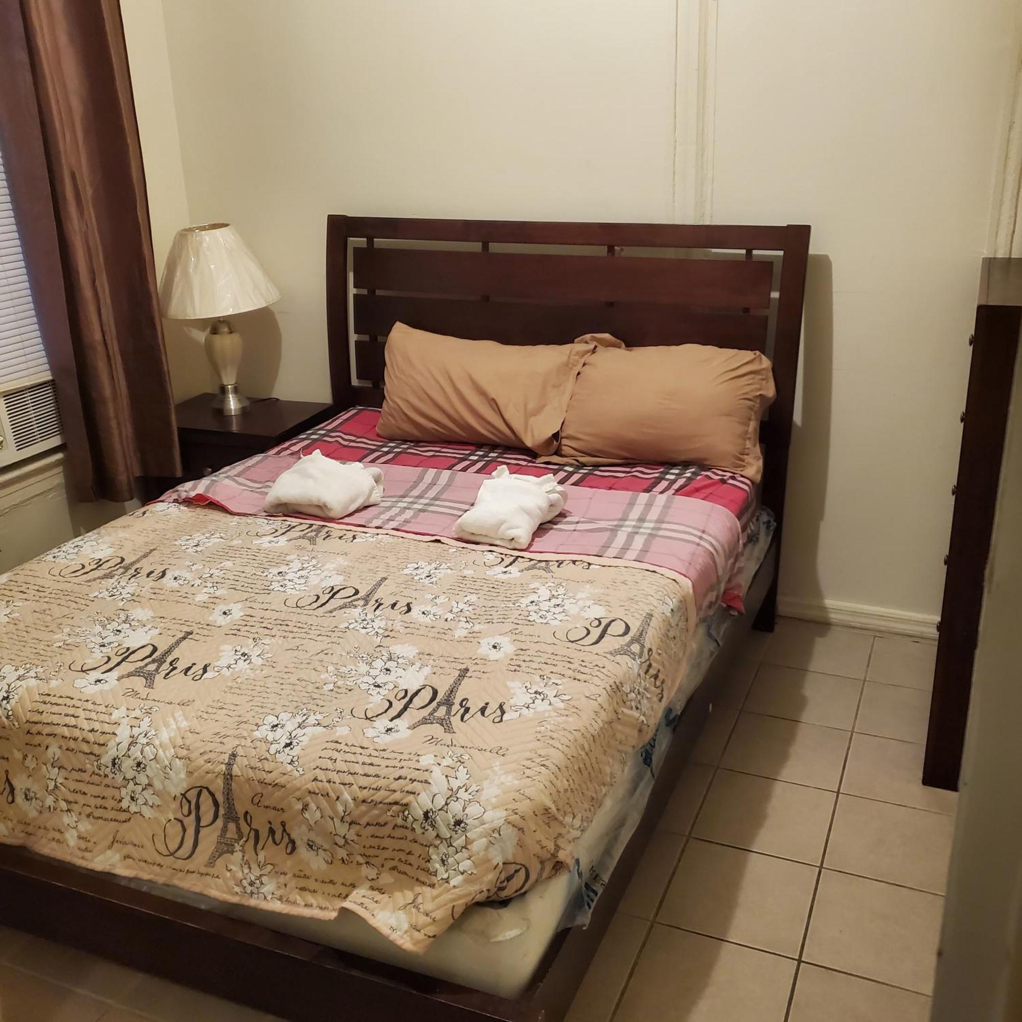 And One Bedroom Apartamento
