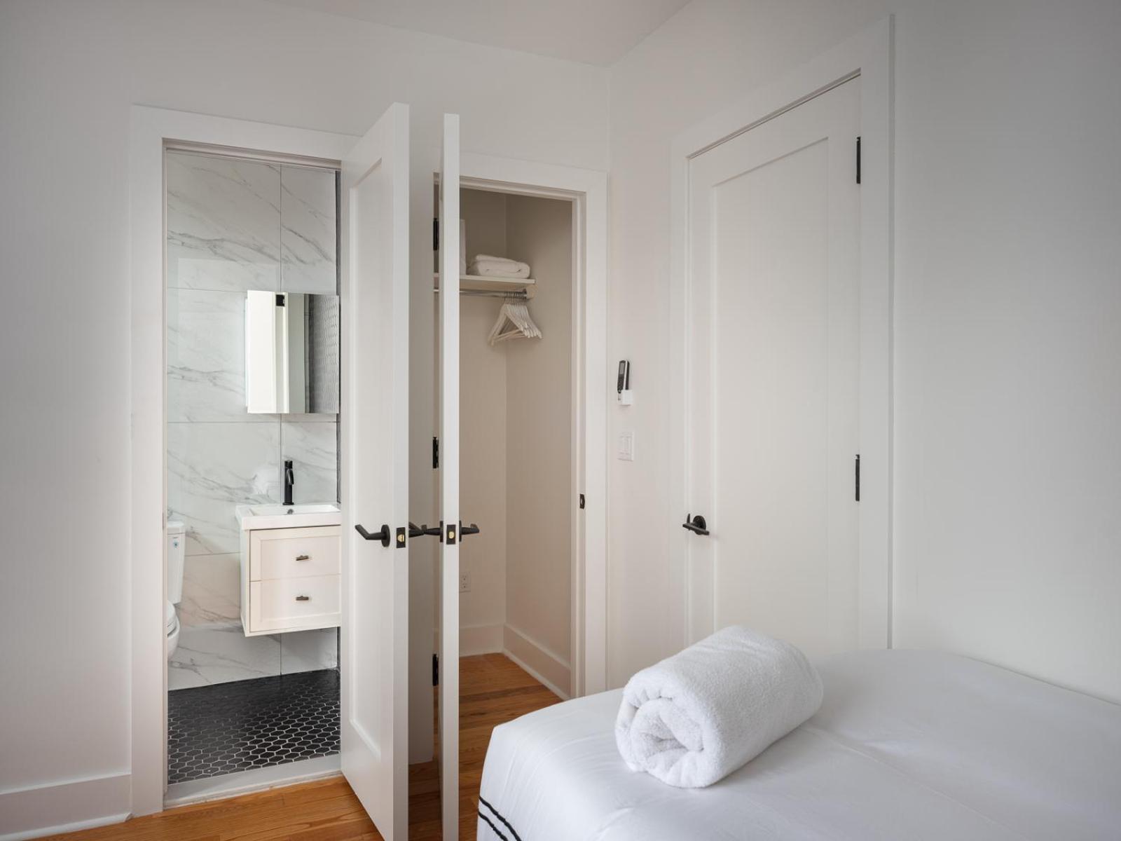 Apartment Three Bedroom Brooklynite Suite! New York