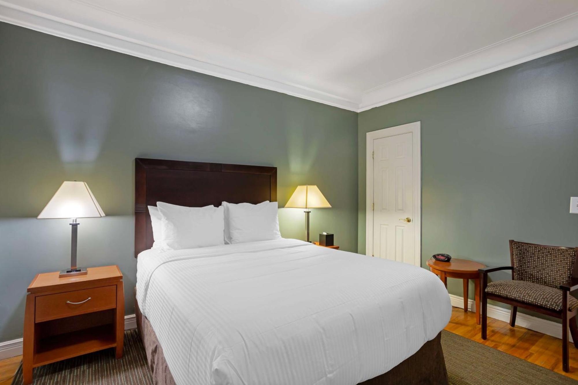 Western Hospitality House Hotel 3*