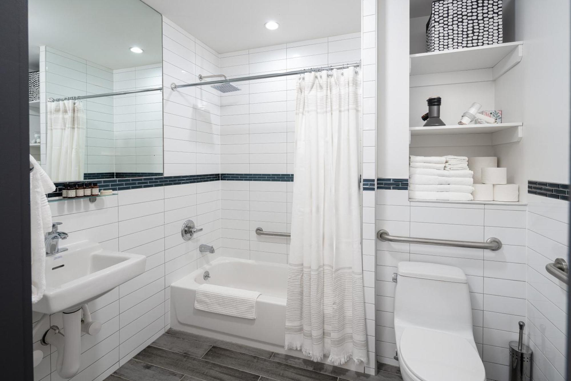 Hotel Little Charlie 4*