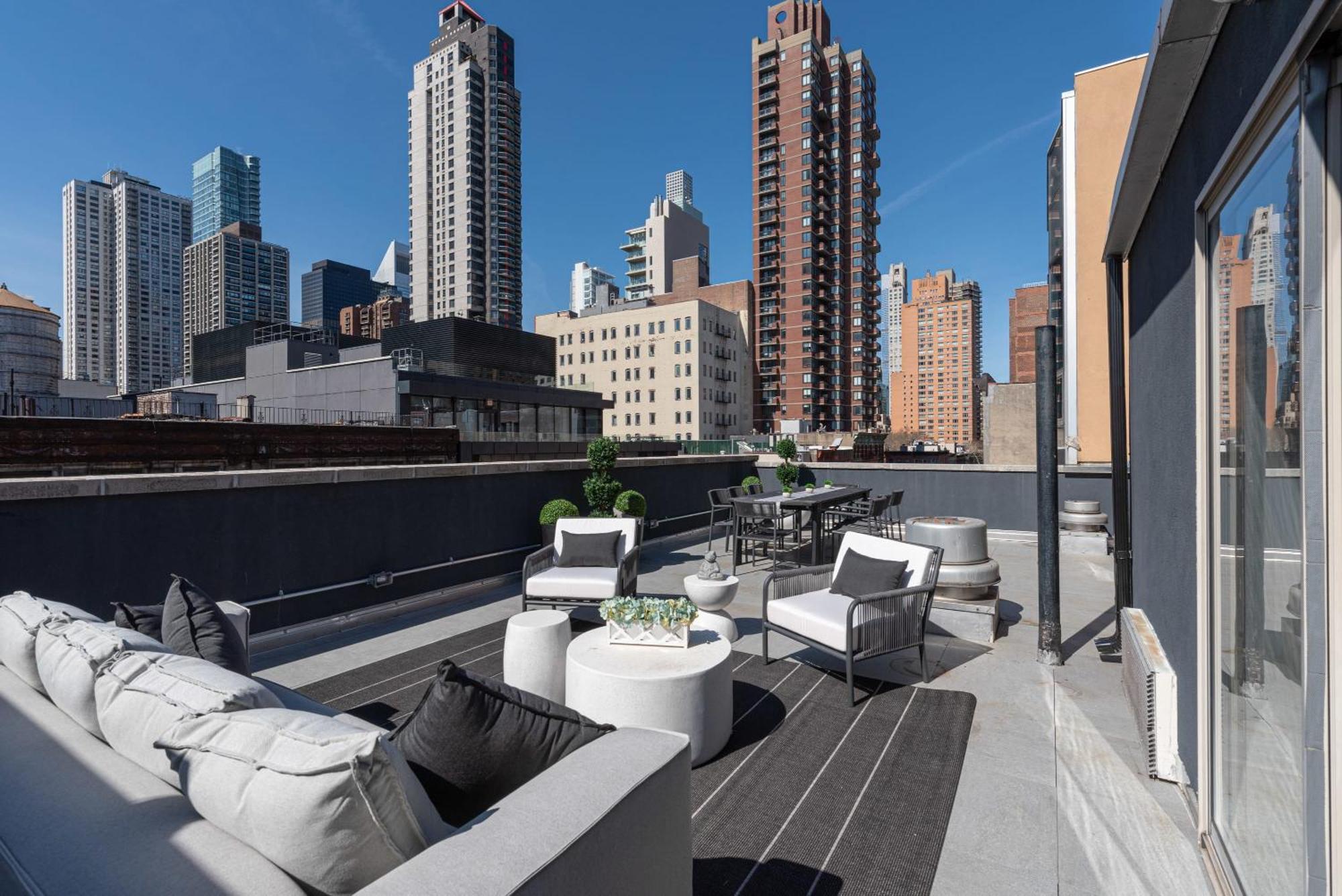Apartment 3br Penthouse With Massive Private Rooftop *