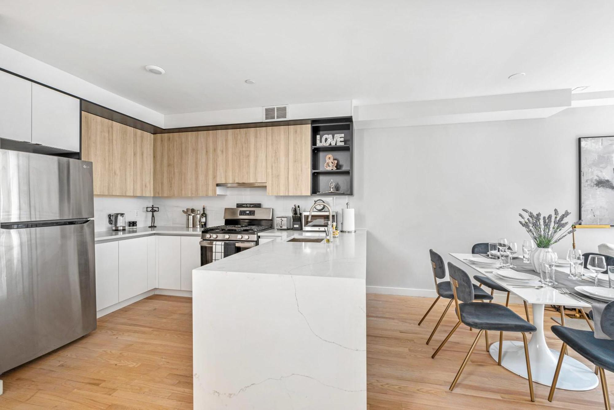 3br Penthouse With Massive Private Rooftop Apartment *