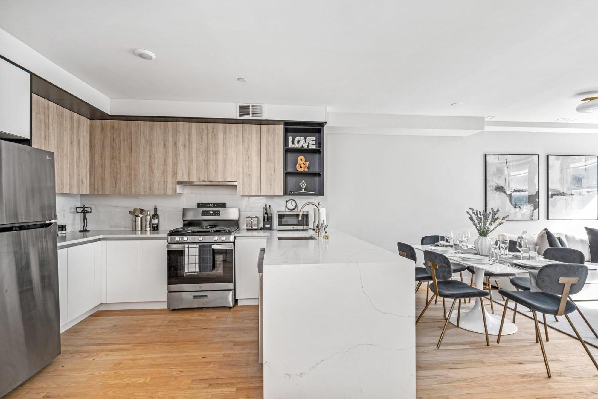 Apartment 3br Penthouse With Massive Private Rooftop *