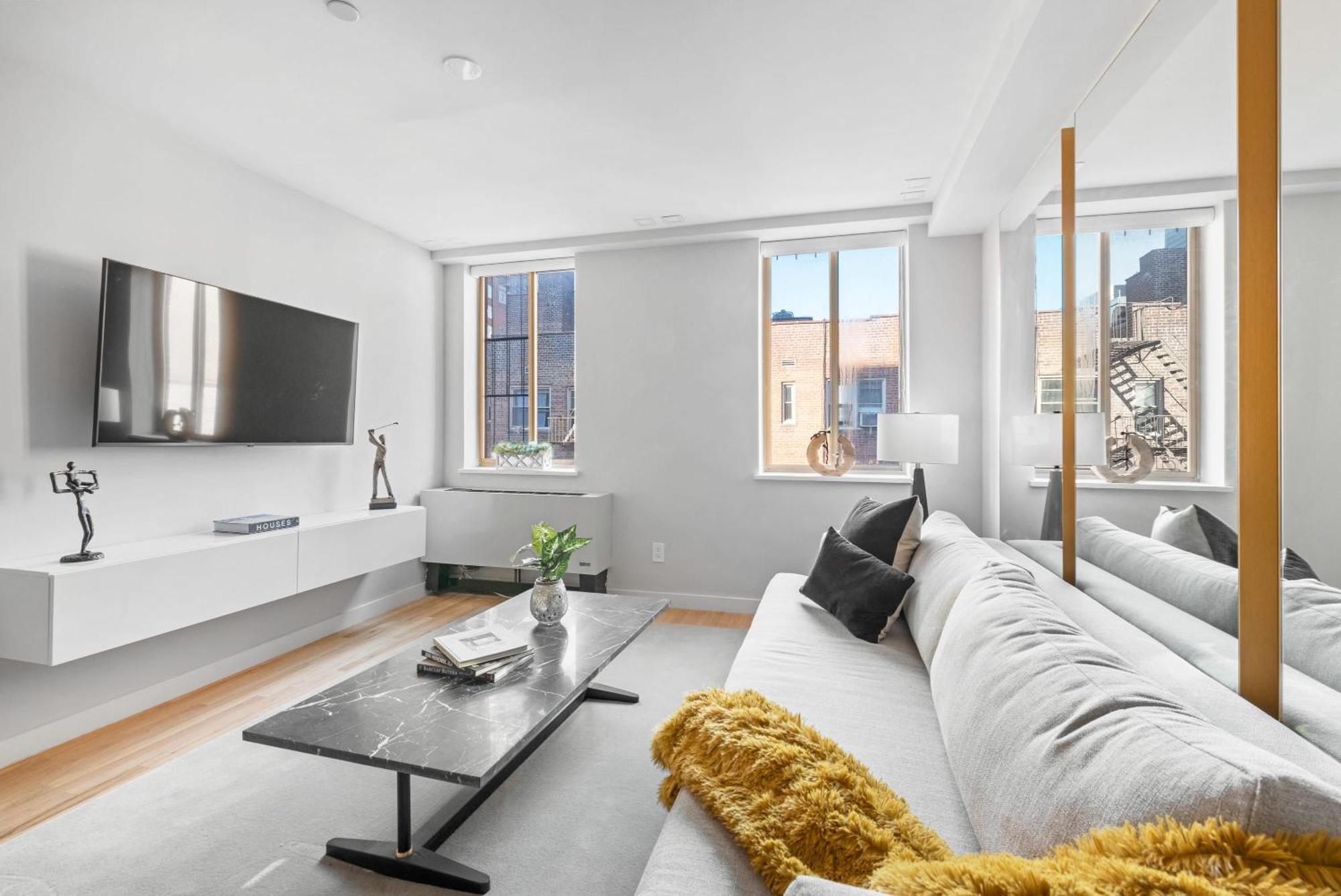 Apartment 3br Penthouse With Massive Private Rooftop *