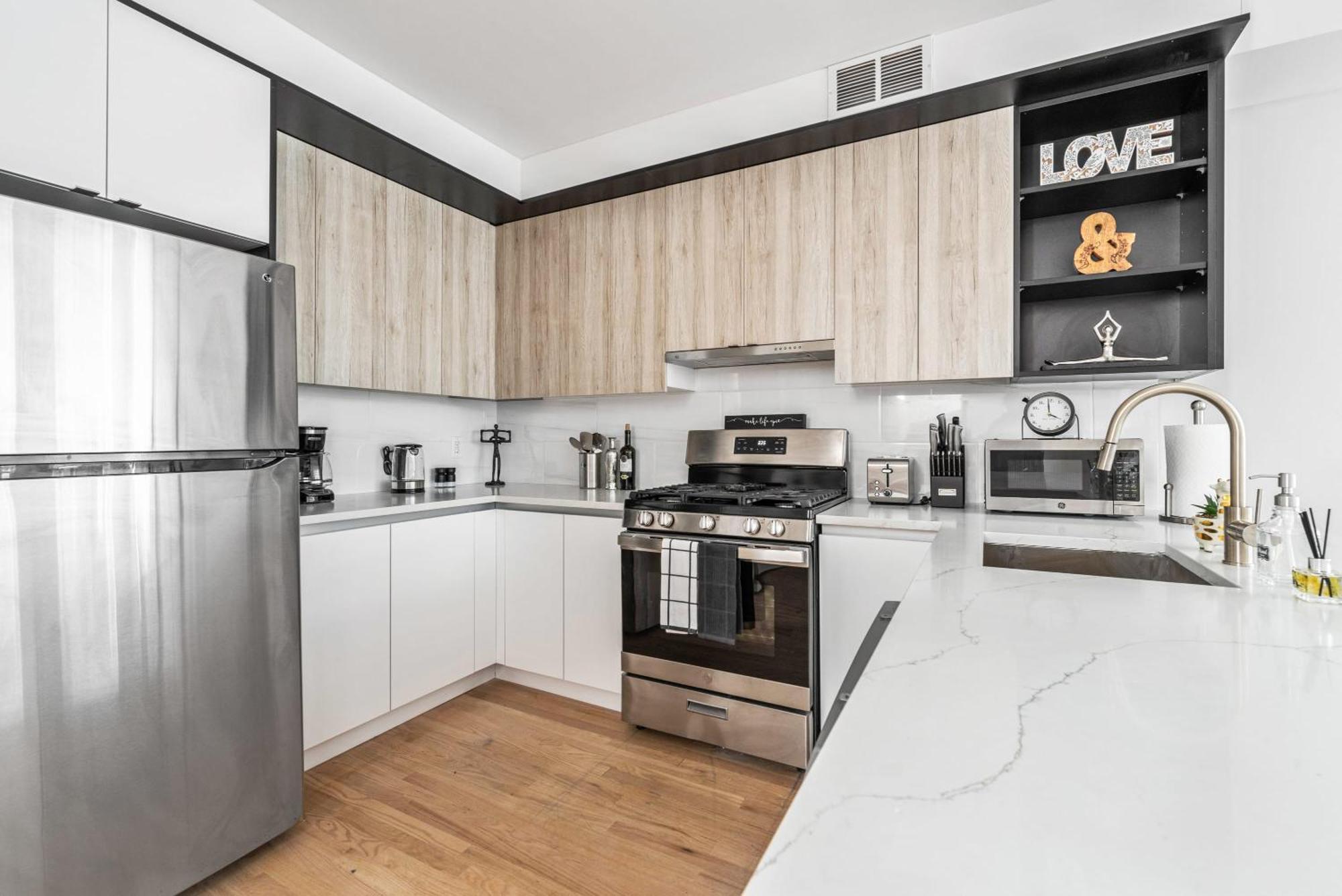 3br Penthouse With Massive Private Rooftop