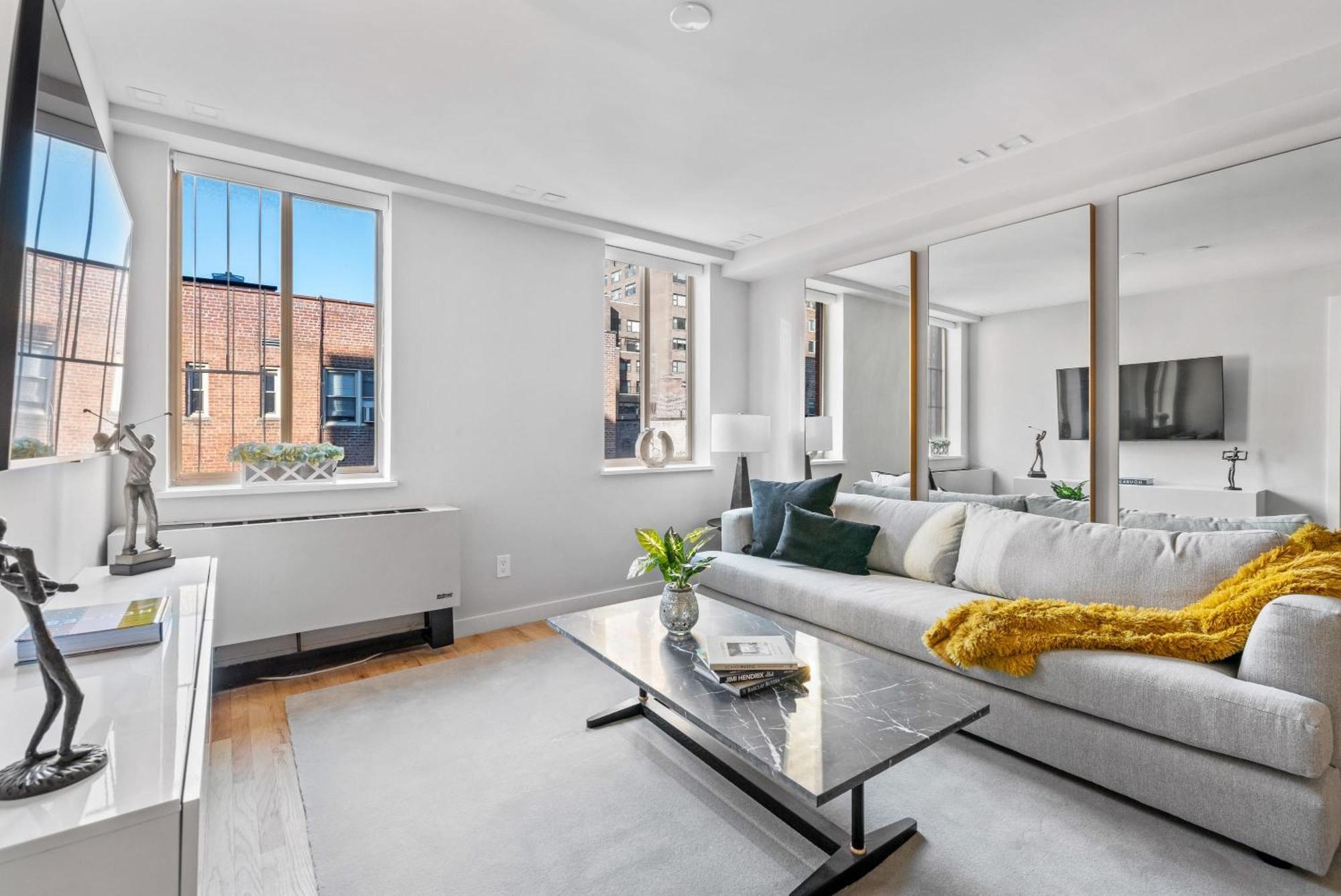 Apartment 3br Penthouse With Massive Private Rooftop *