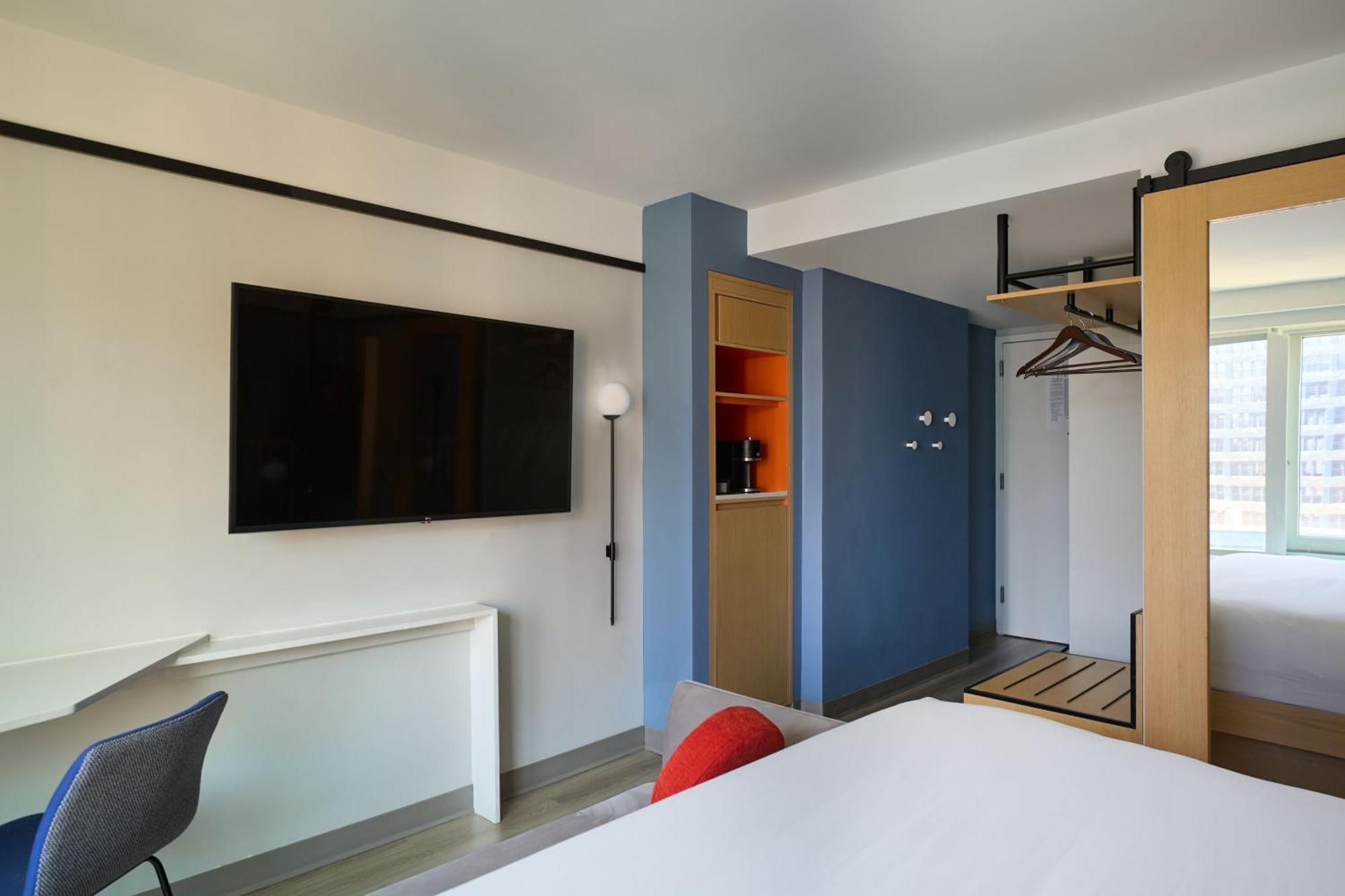 Delta By Marriott Times Square Hotel 4*
