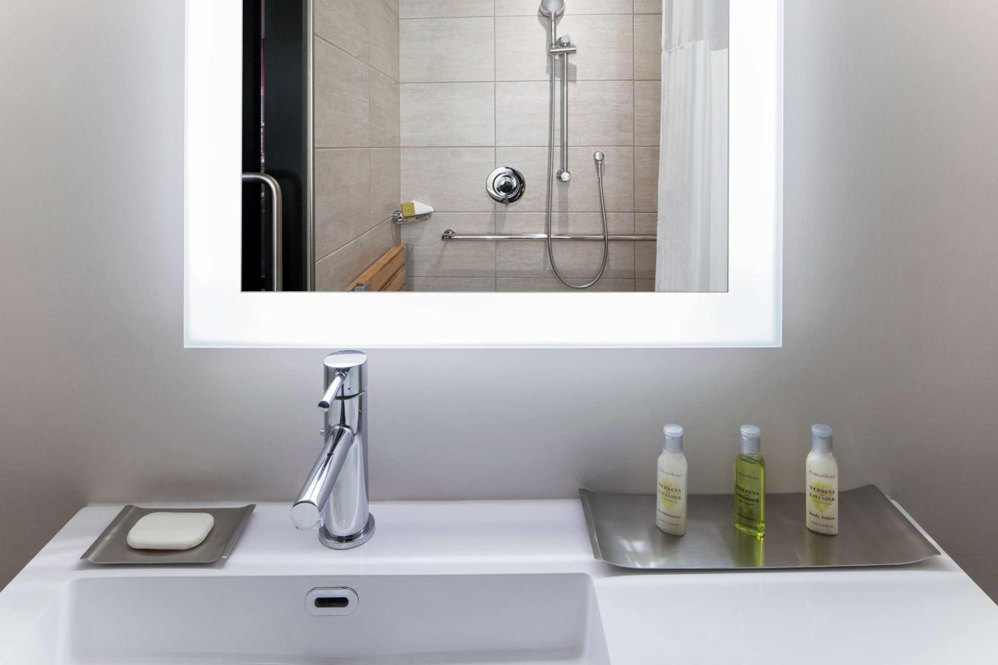 Hotel Doubletree By Hilton New York Times Square West