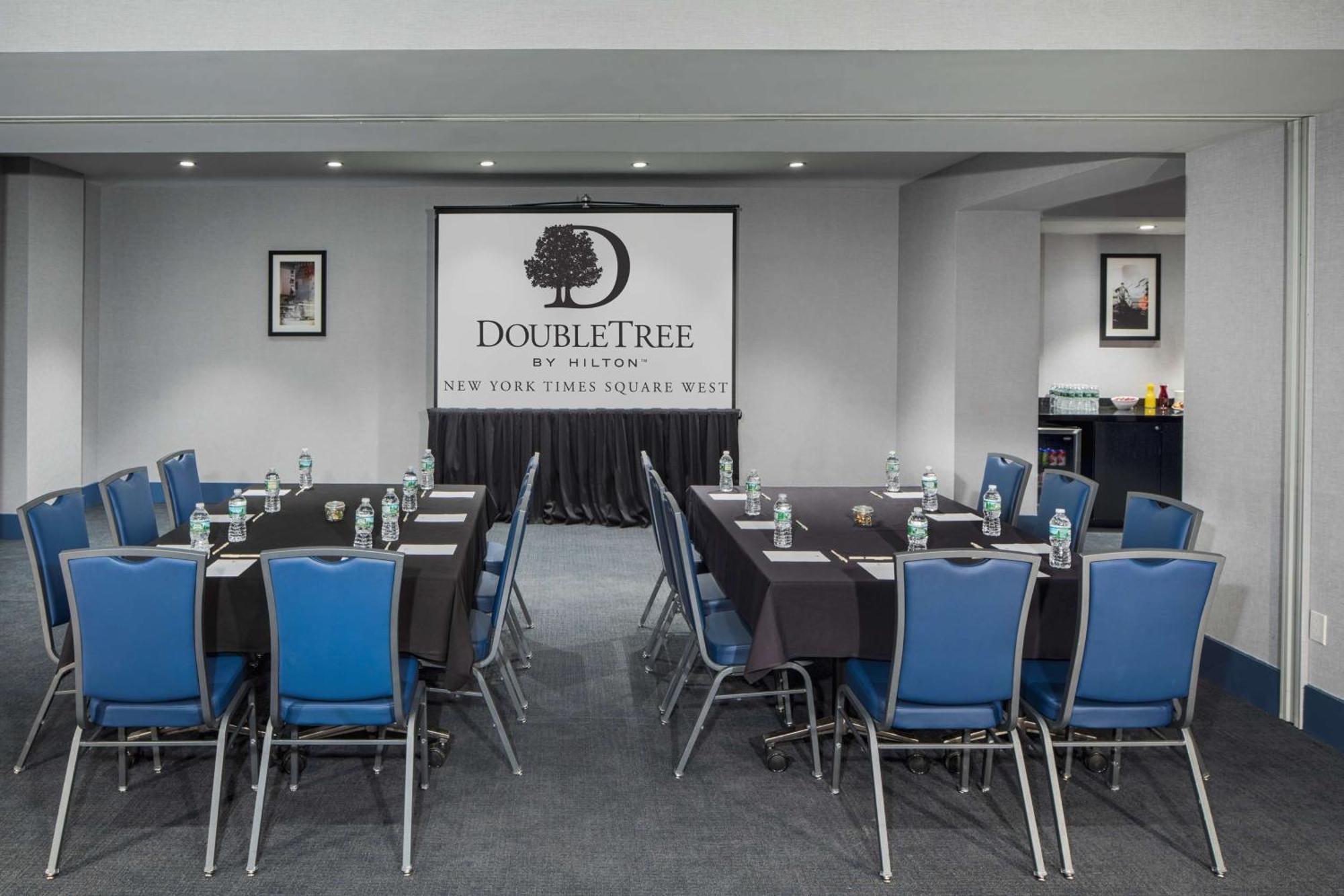 Doubletree By Hilton New York Times Square West Hotel 4*
