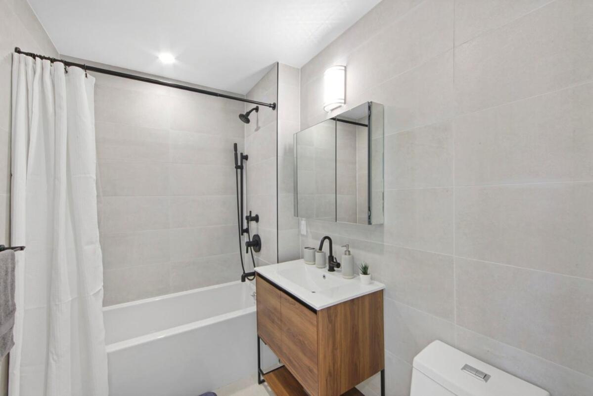 149bk-601 New Ph 2br-2bath Private Rooftop W D Holiday home New York