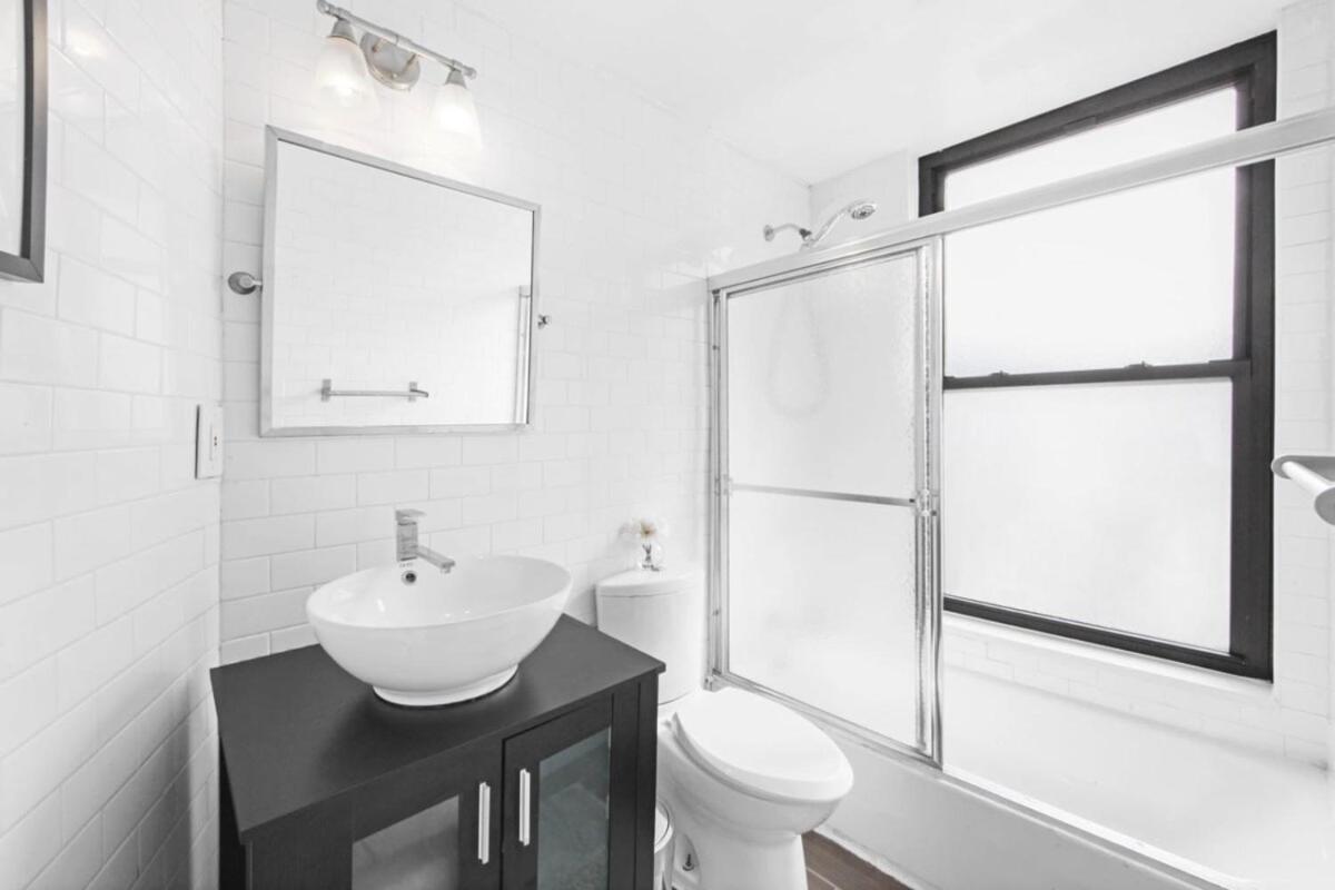 139-2e West Village 1br Value Apartment