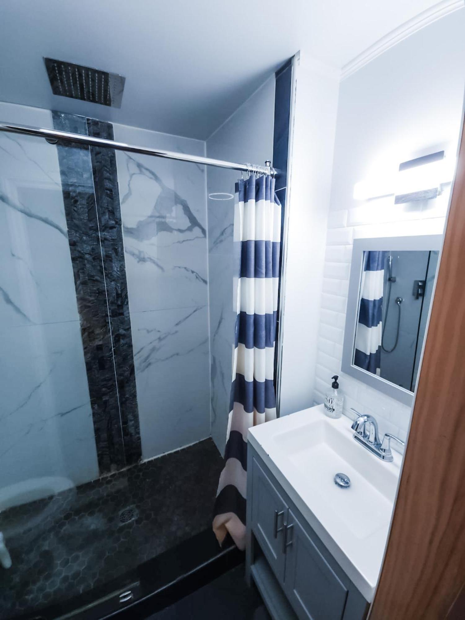 Historic Bushwick, Brooklyn Brownstone Homestay