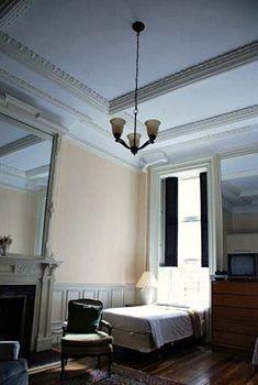 Off Park Apartment *