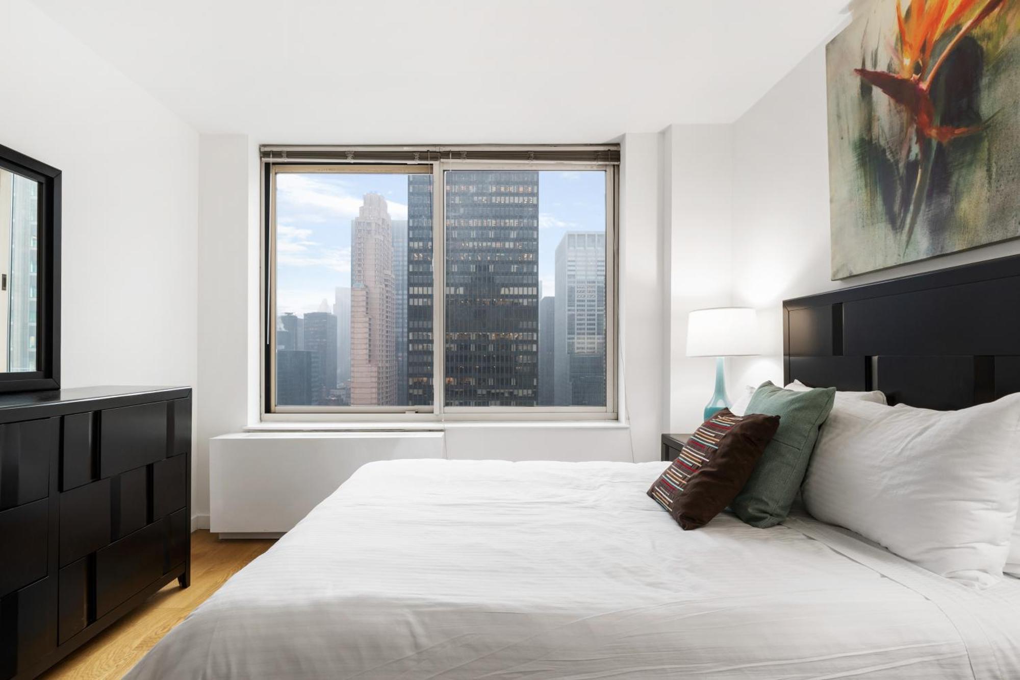 Global Luxury At The Marc Apartment *