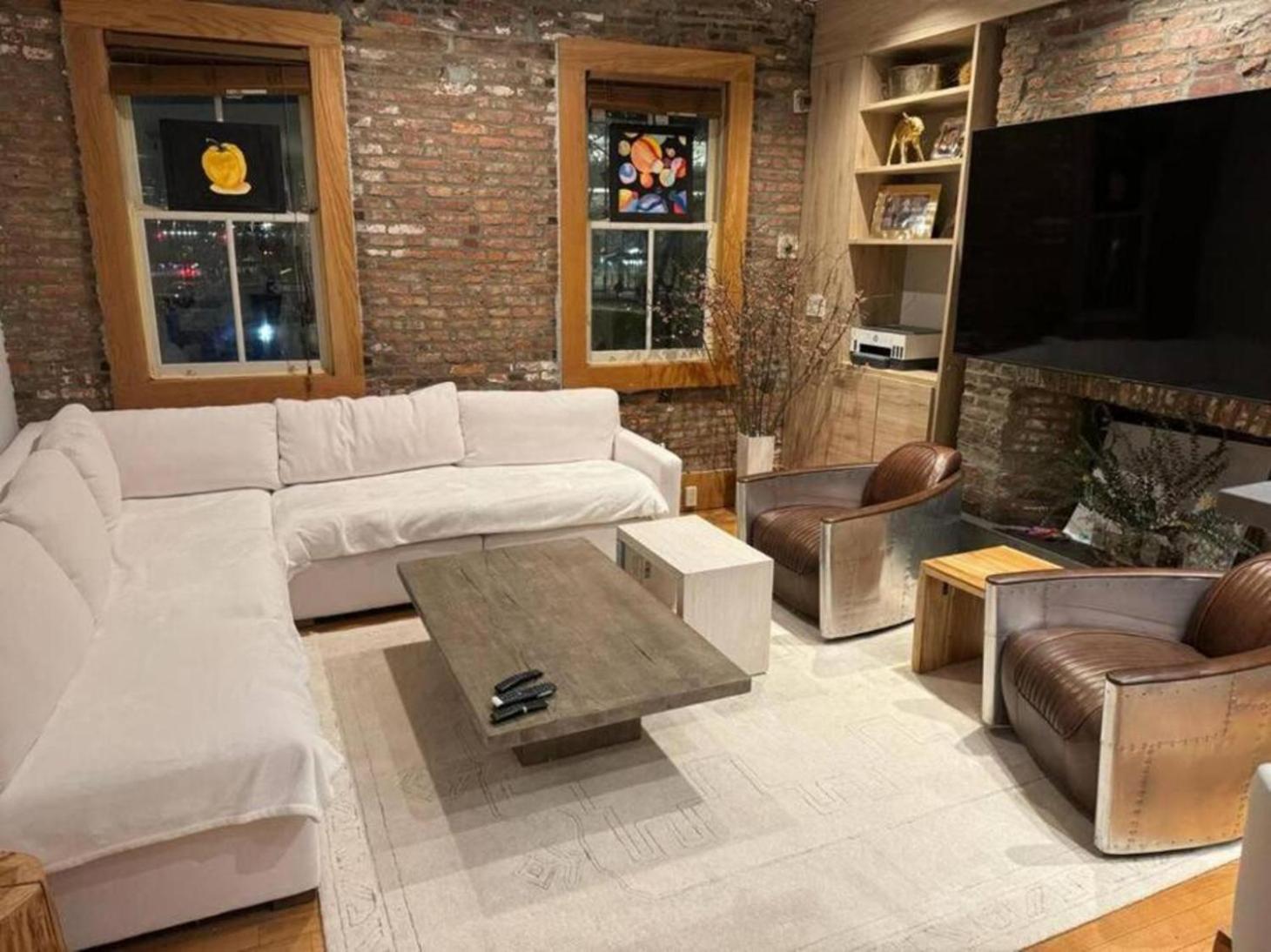 Tribecca Modern Brickwal 3br 2ba