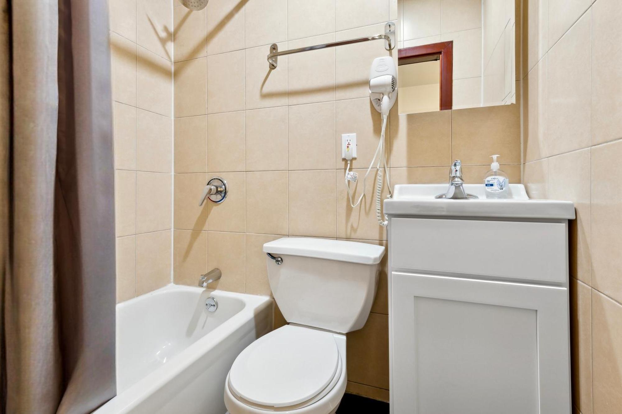 2 Bedroom Cozy Next To Rockefeller Center Apartment *