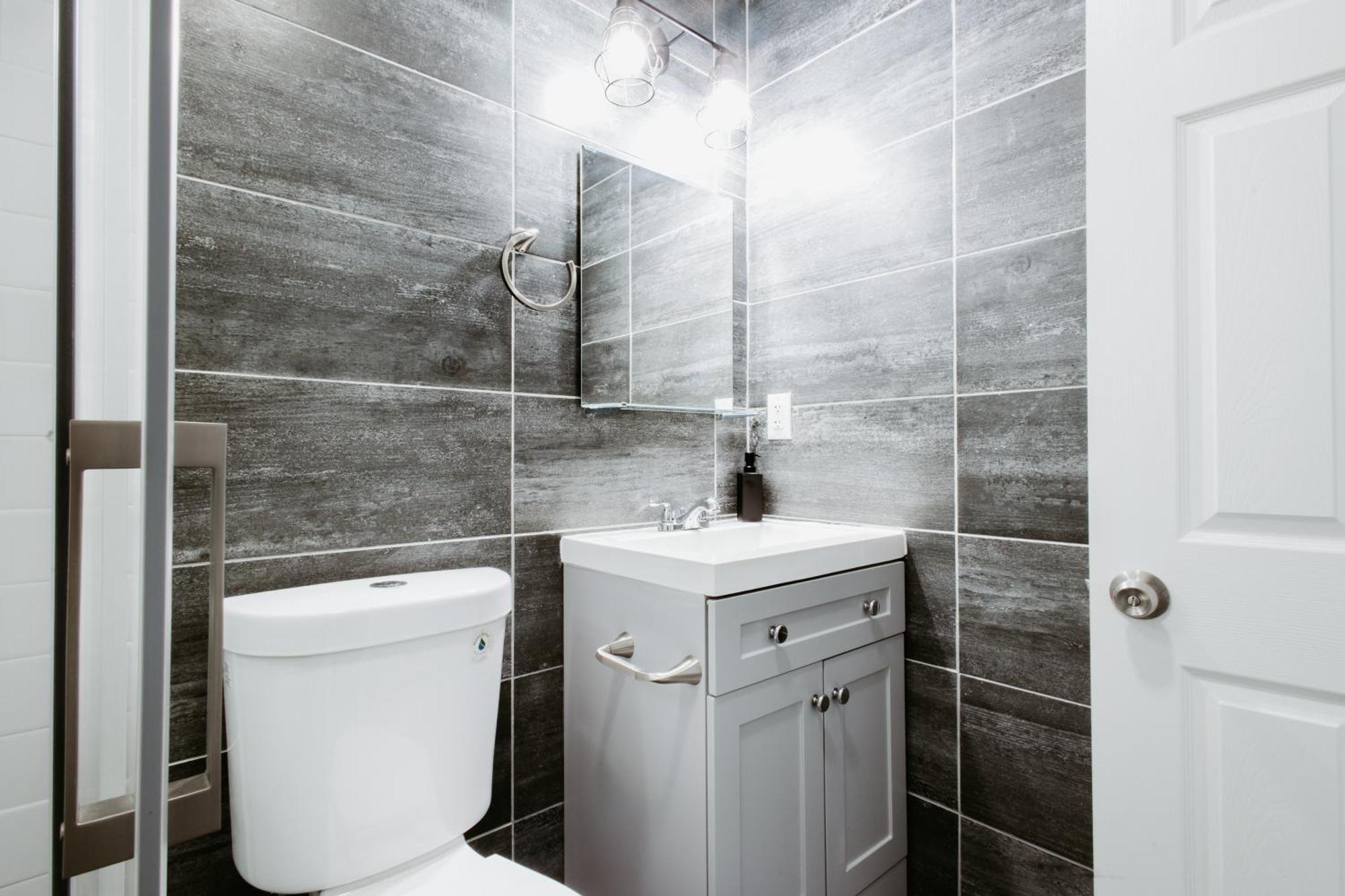 Modern 2 Bedroom Steps From Park! Apartamento