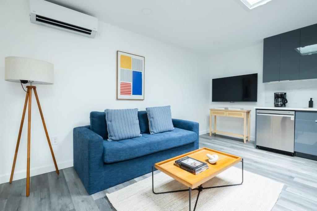 Apartamento Modern 2 Bedroom Steps From Park! Nova York