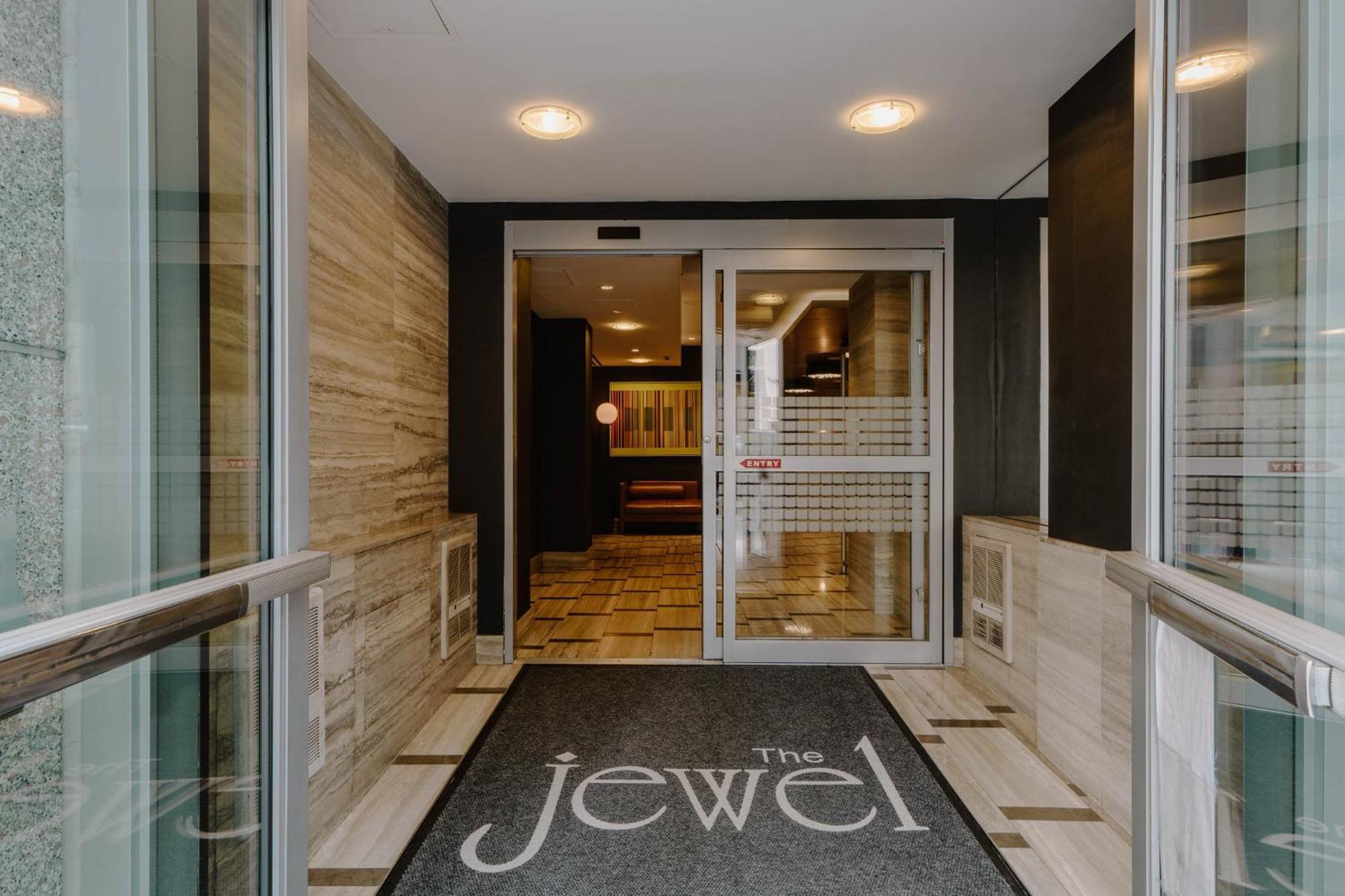 The Jewel Hotel, Nova York