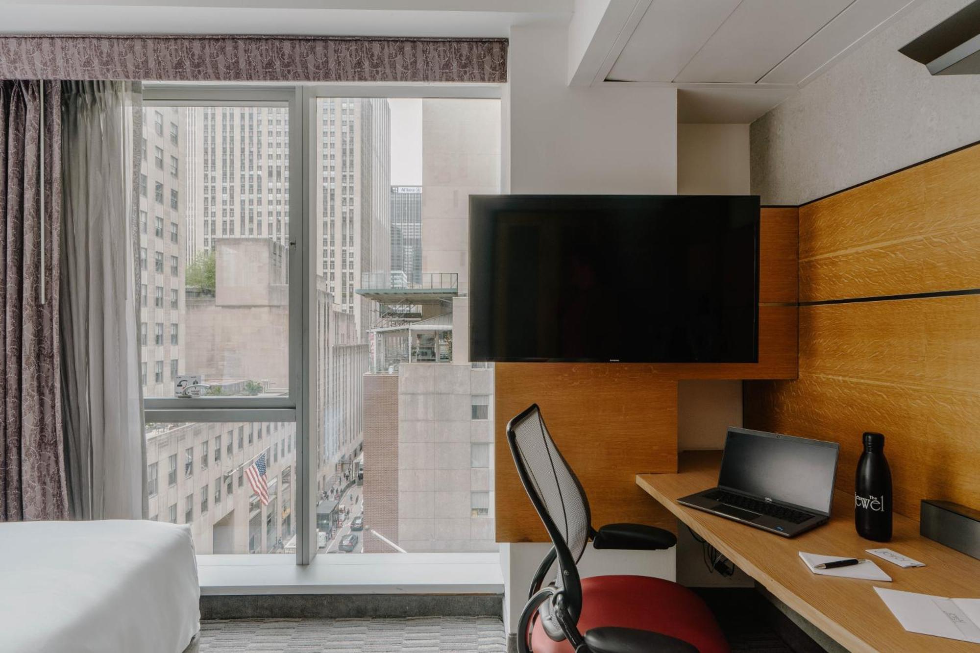 The Jewel Hotel, Hotel Nova York