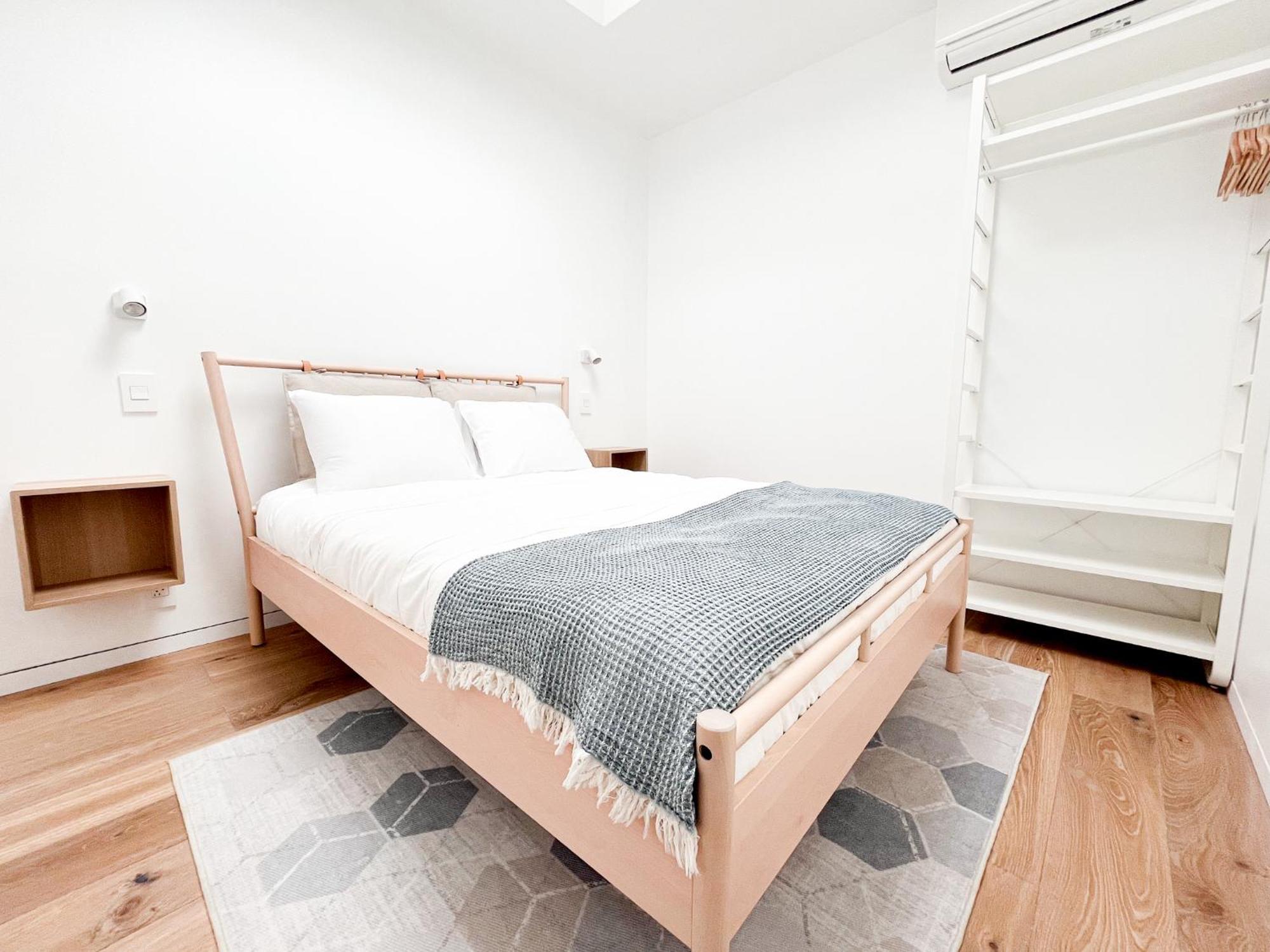 Apartment Modern, Charming, Spacious 3-bedroom Retreat In Brooklyn With Rem-casa