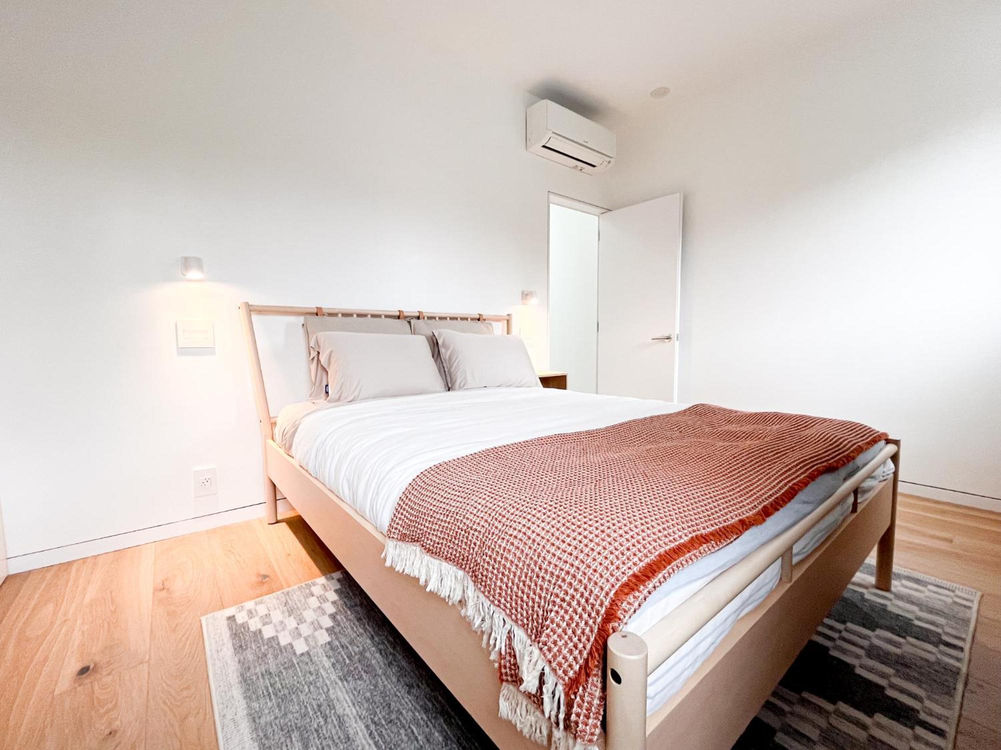 Modern, Charming, Spacious 3-bedroom Retreat In Brooklyn With Rem-casa Apartment New York