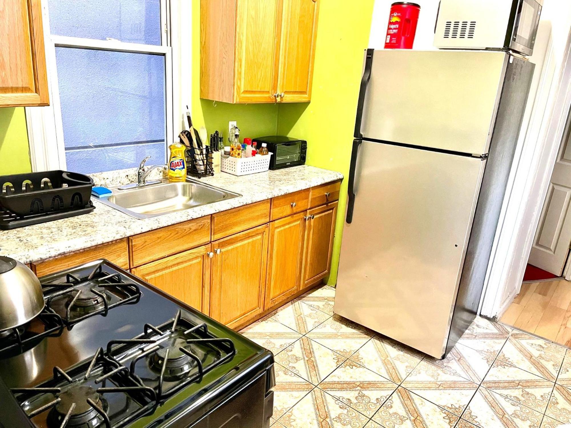 Lic, Next To Manhattan, 3 Bedroom Cozy Apt