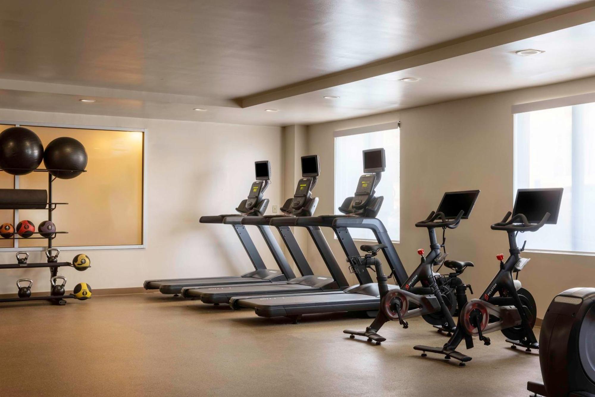 Hilton Garden Queens/jfk 3*