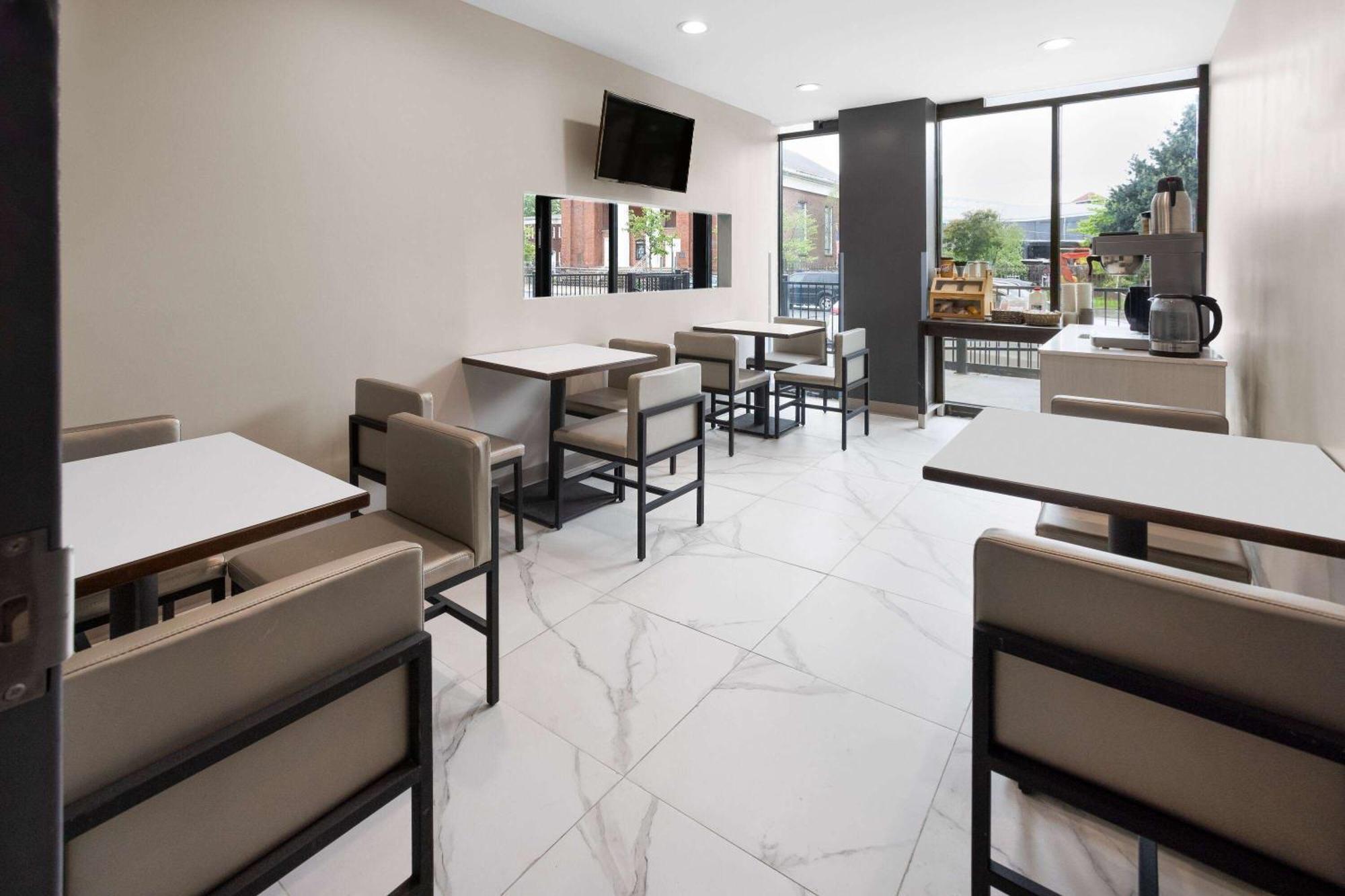 Hotel Days By Wyndham Staten Island