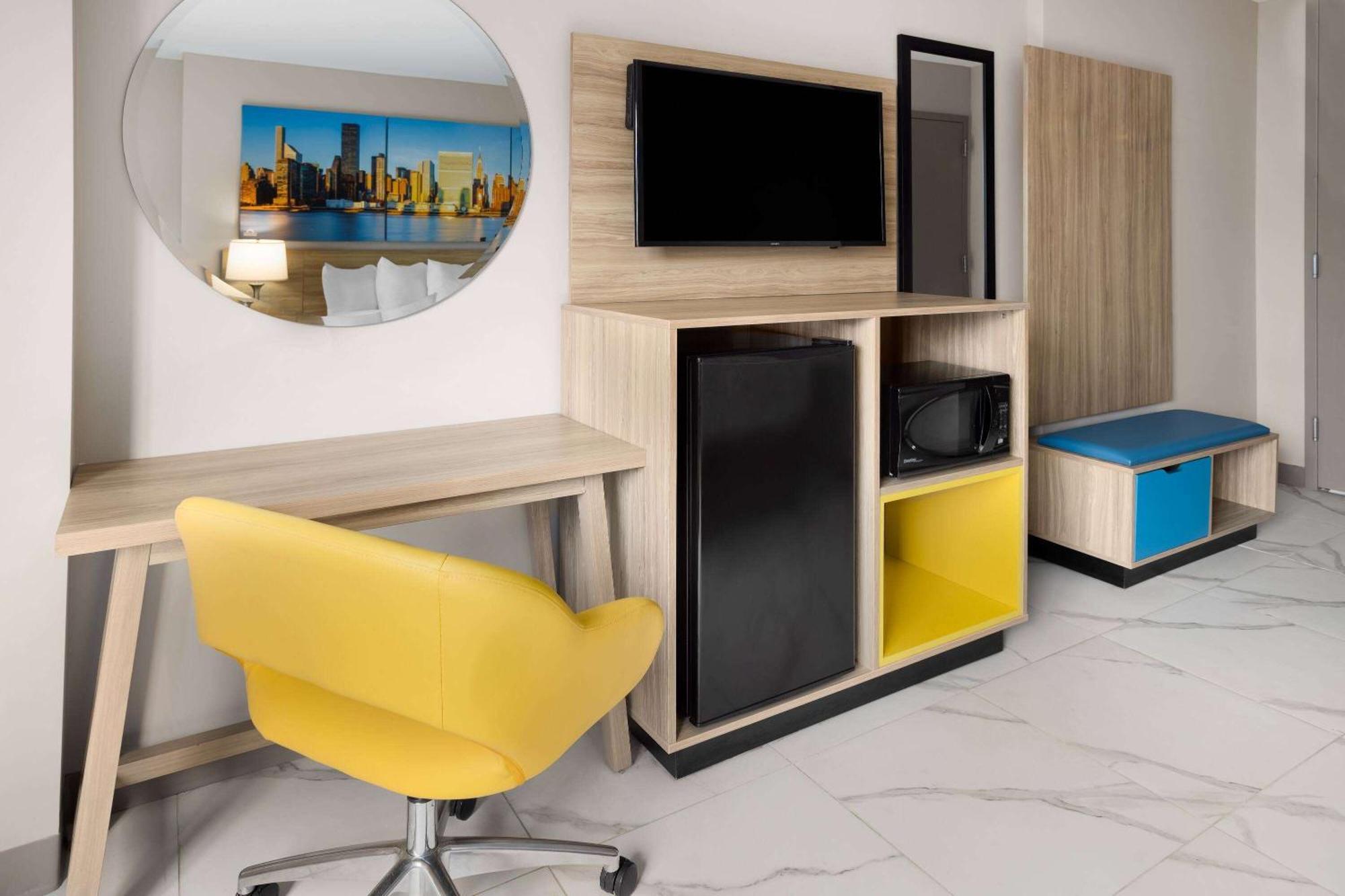 Days By Wyndham Staten Island Hotel *